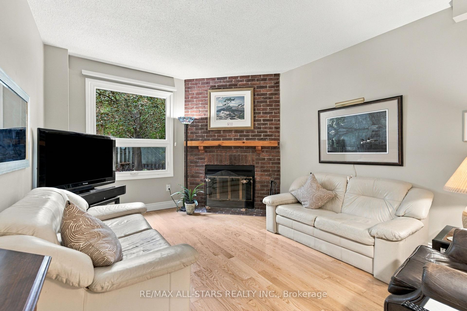 Photo 7 of 78 Tilman Circle, Markham, Markham Village — HOMEH