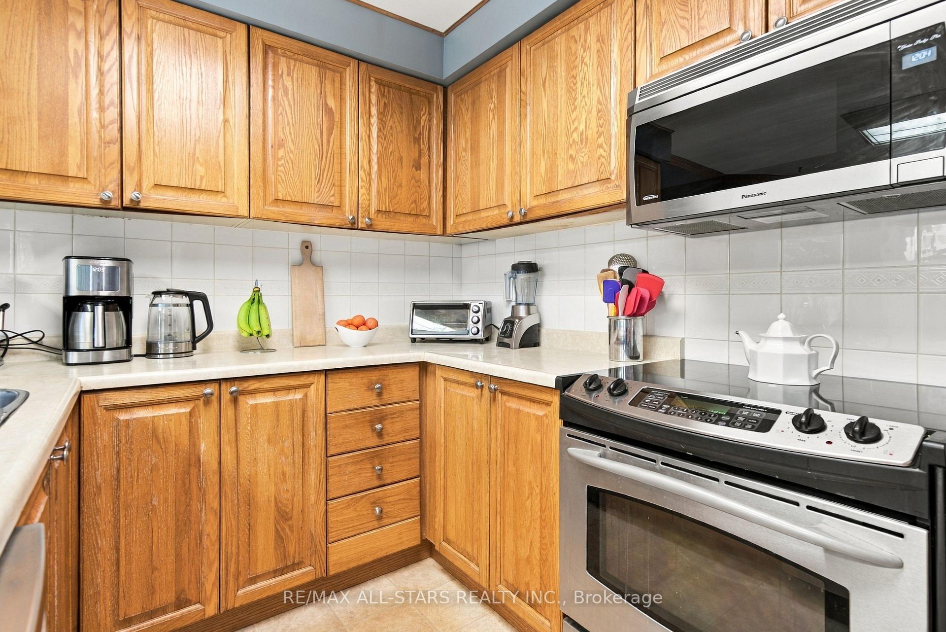 Photo 11 of 78 Tilman Circle, Markham, Markham Village — HOMEH