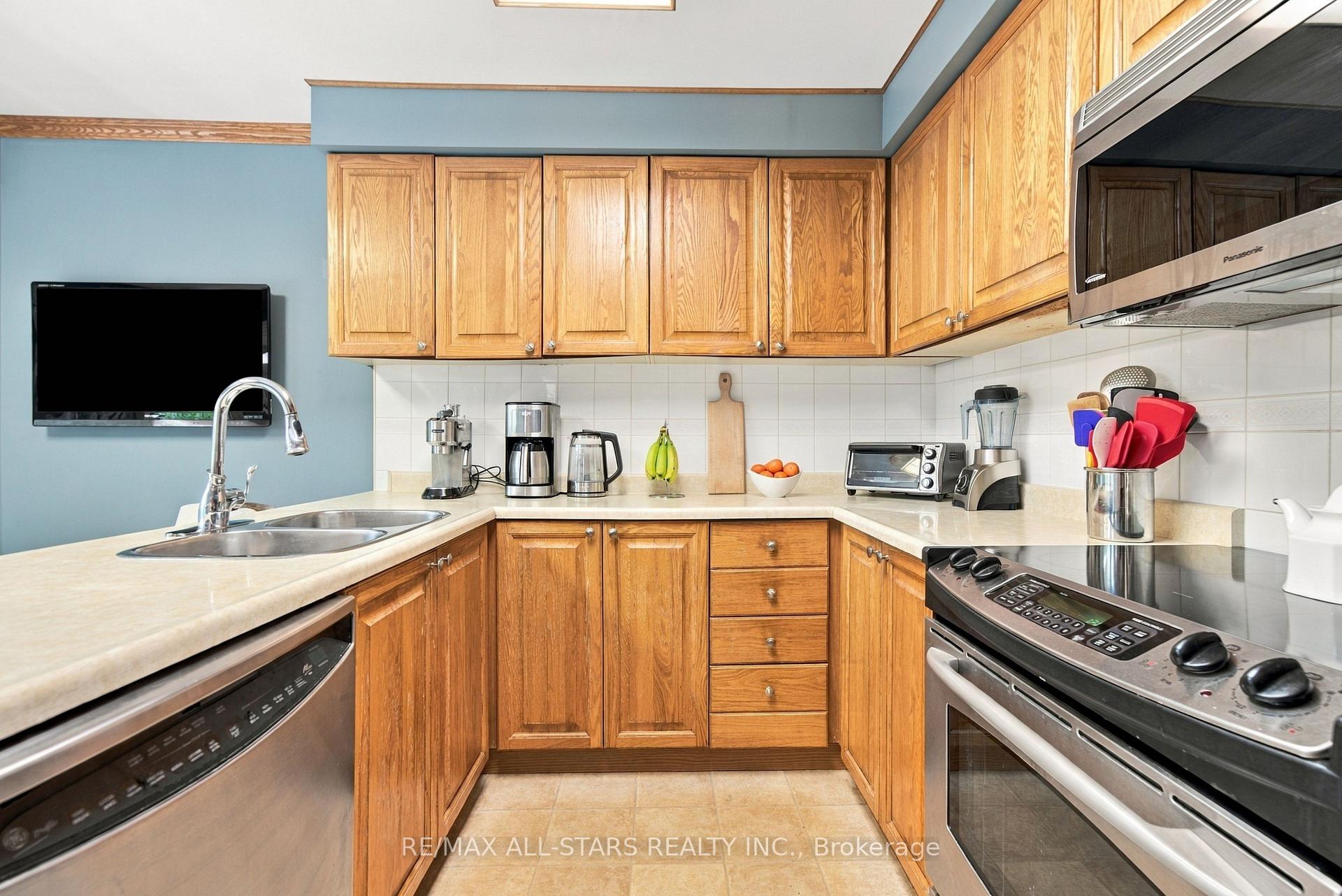 Photo 12 of 78 Tilman Circle, Markham, Markham Village — HOMEH