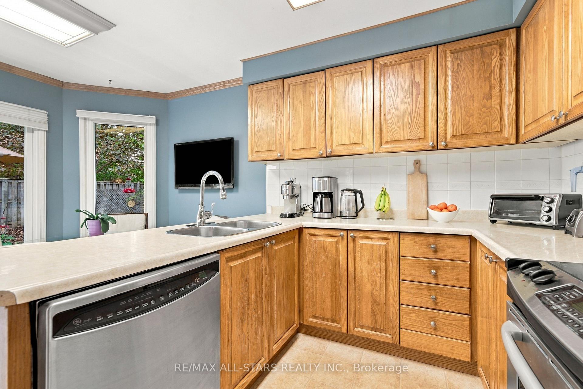 Photo 13 of 78 Tilman Circle, Markham, Markham Village — HOMEH