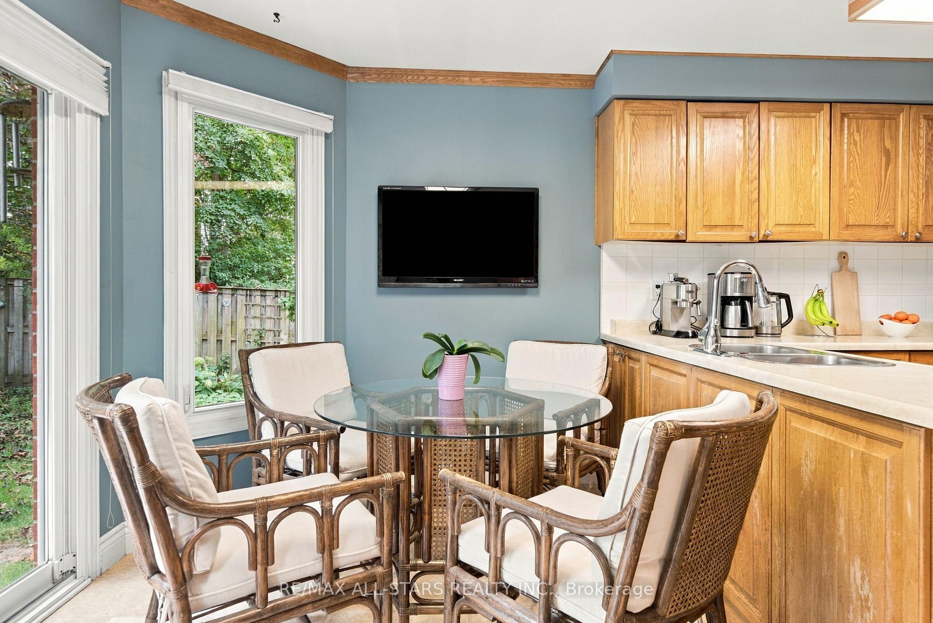 Photo 16 of 78 Tilman Circle, Markham, Markham Village — HOMEH