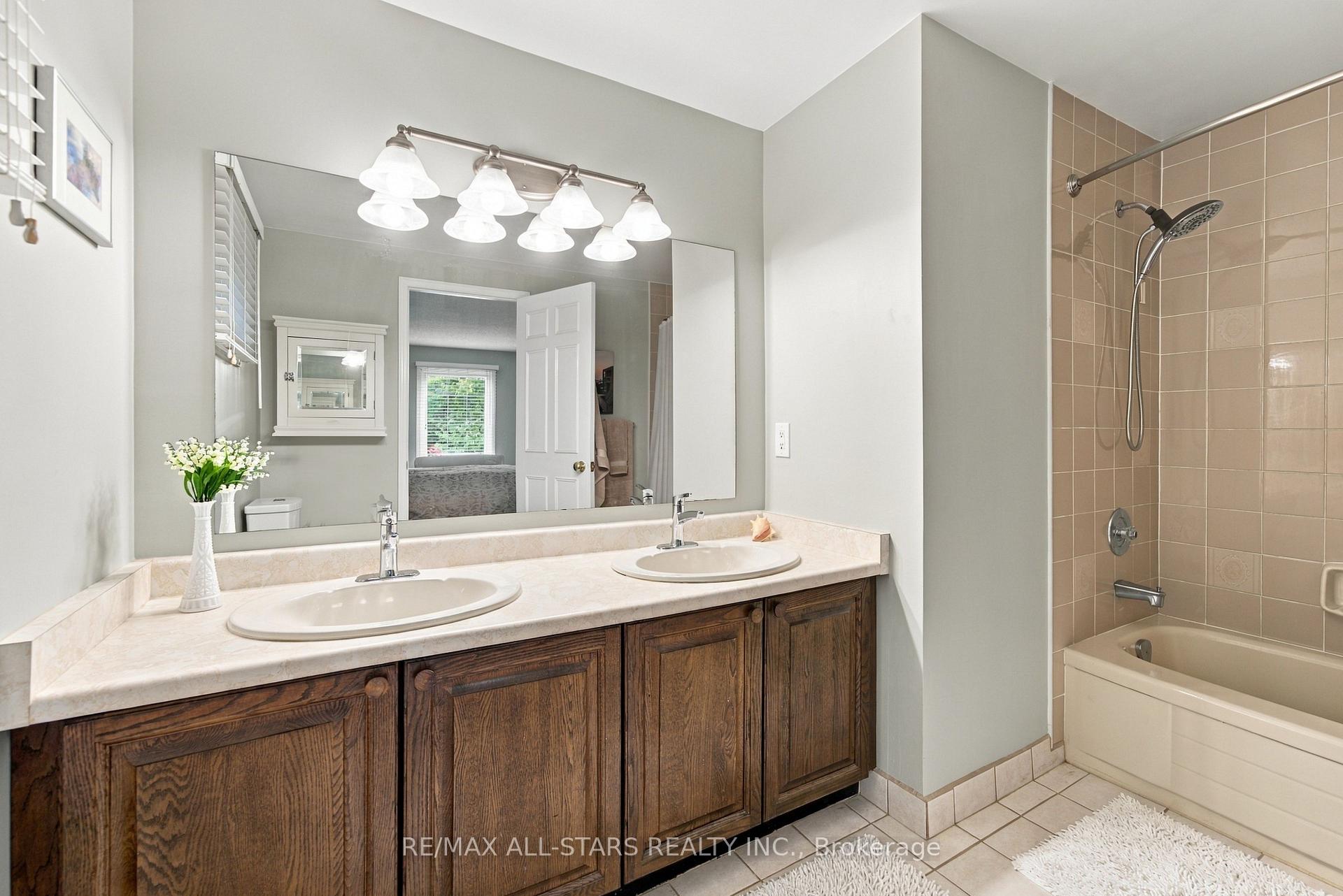 Photo 24 of 78 Tilman Circle, Markham, Markham Village — HOMEH