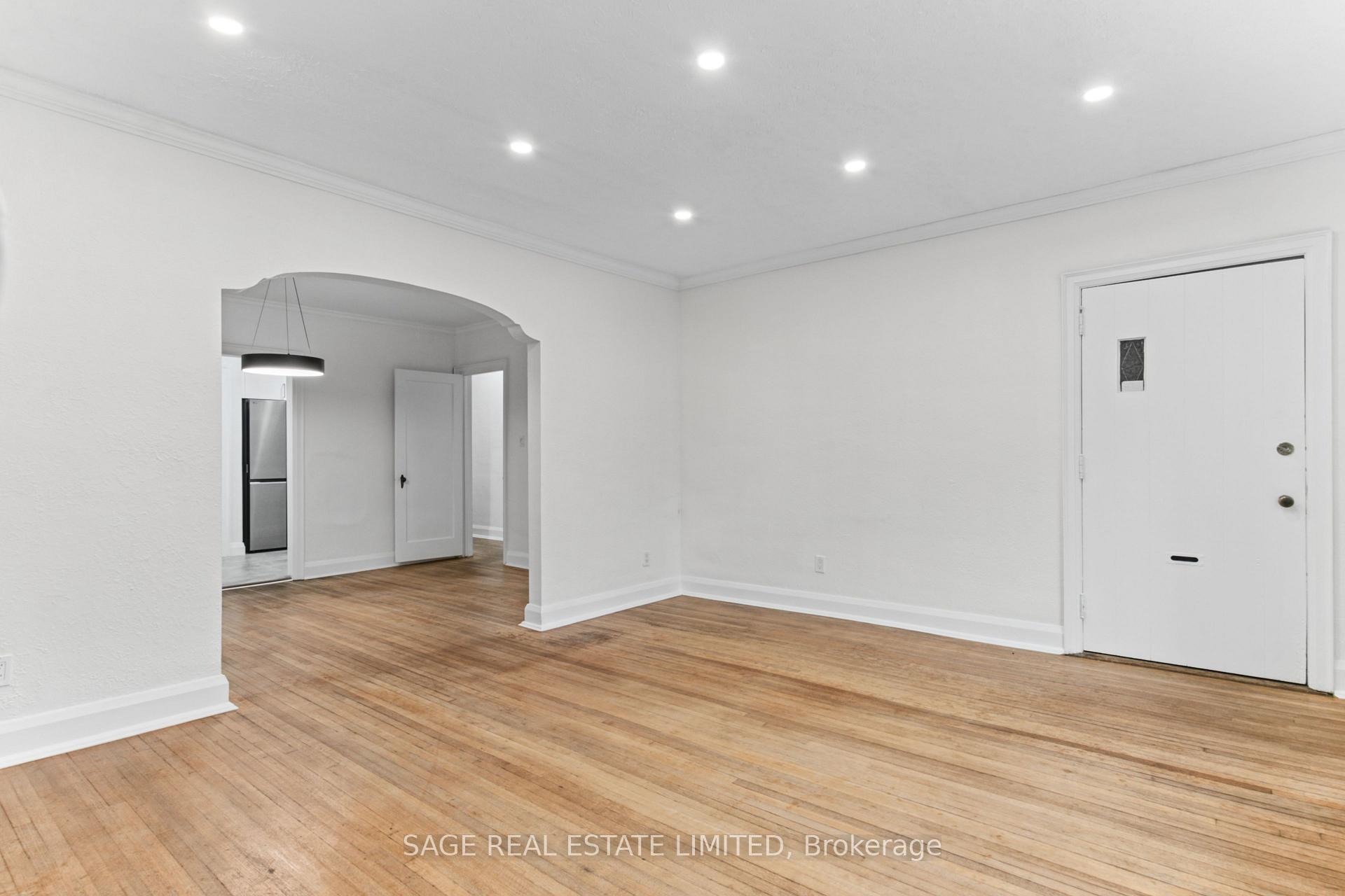 Photo 4 of Unit Main, 121 Braemar Avenue, Toronto, Yonge-Eglinton — HOMEH