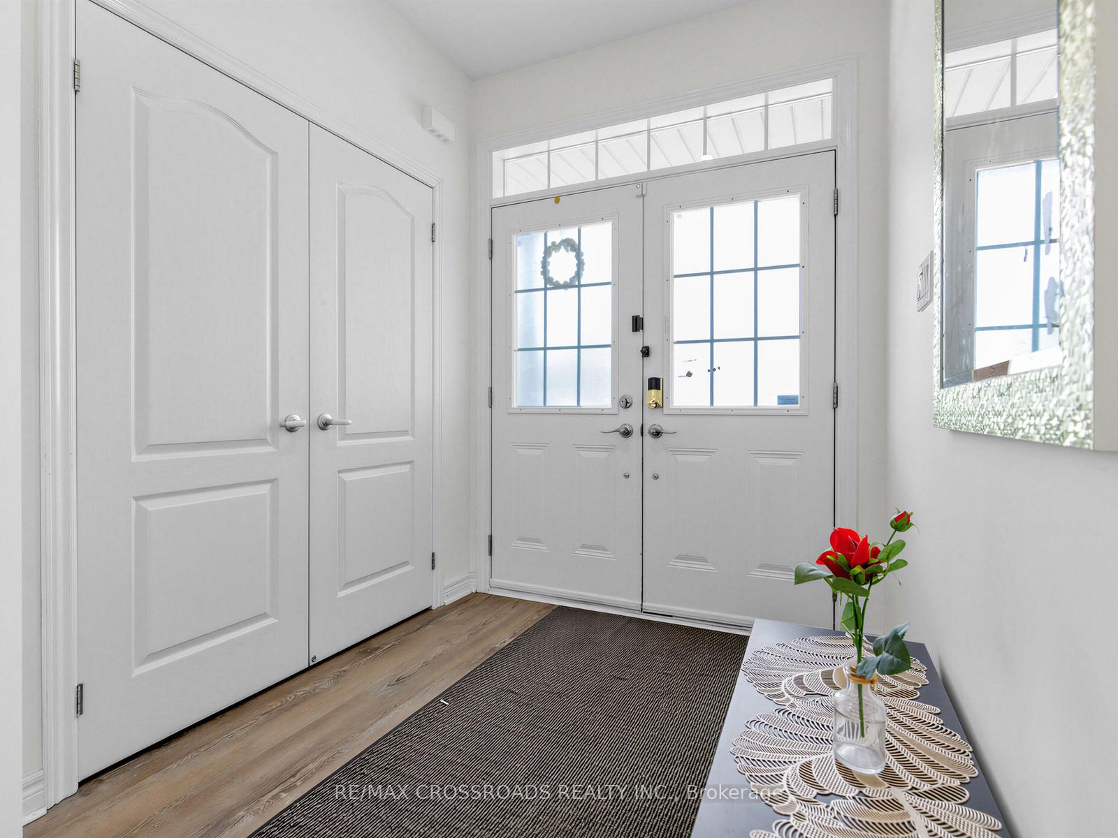 Photo 4 of 23 Worthview Drive S, Vaughan, West Woodbridge — HOMEH