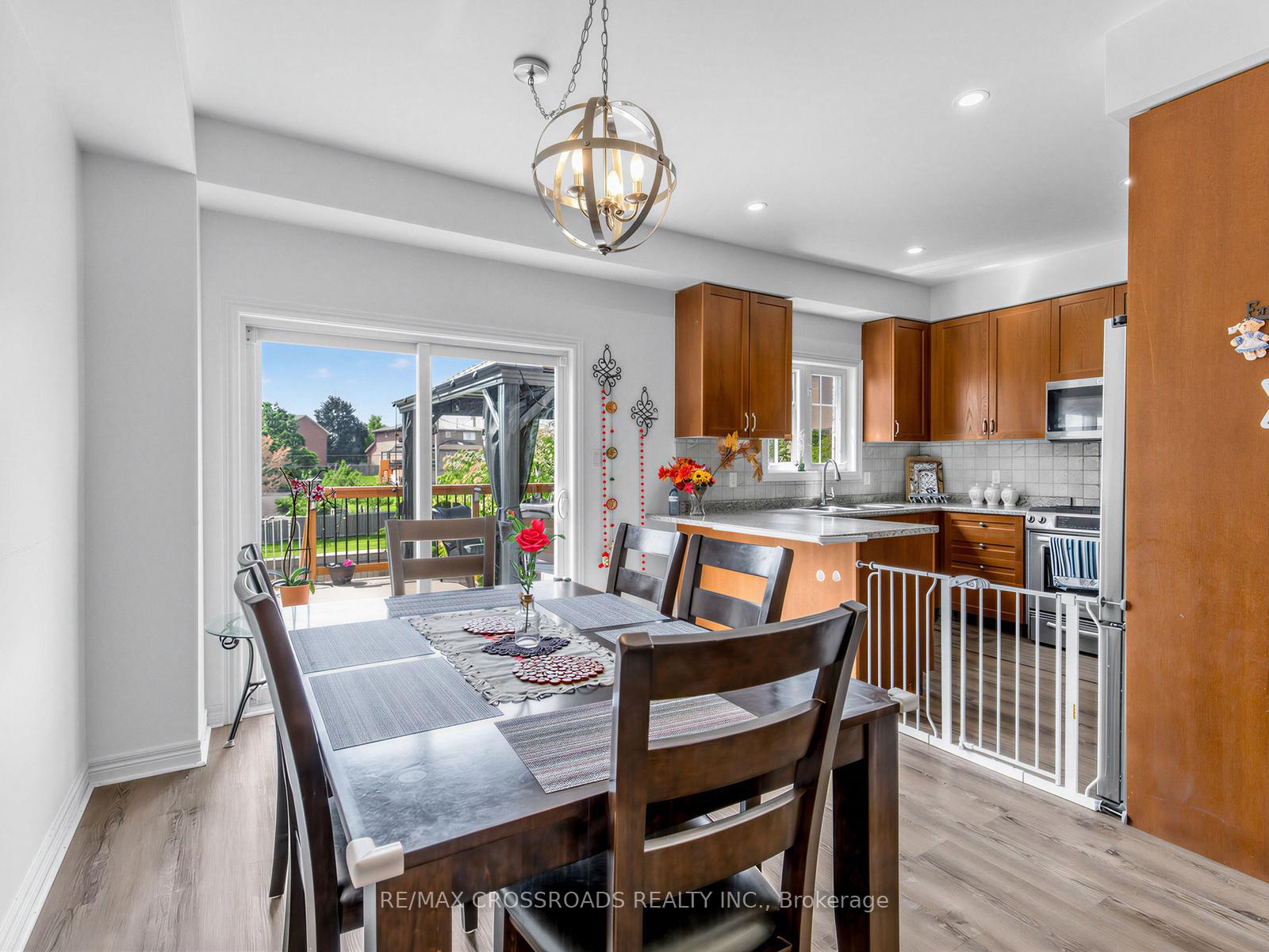 Photo 11 of 23 Worthview Drive S, Vaughan, West Woodbridge — HOMEH