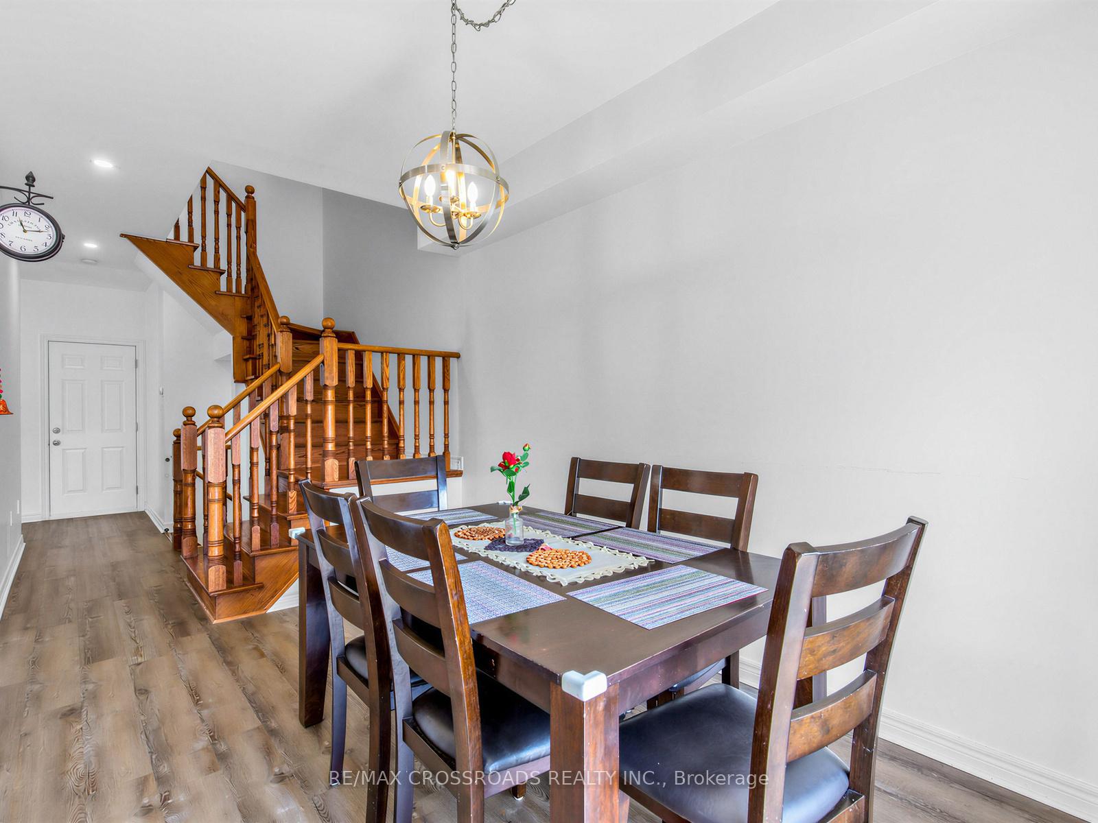 Photo 12 of 23 Worthview Drive S, Vaughan, West Woodbridge — HOMEH