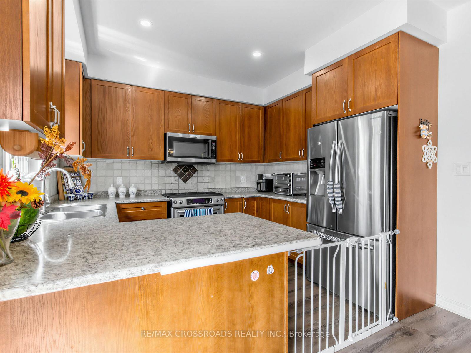 Photo 13 of 23 Worthview Drive S, Vaughan, West Woodbridge — HOMEH