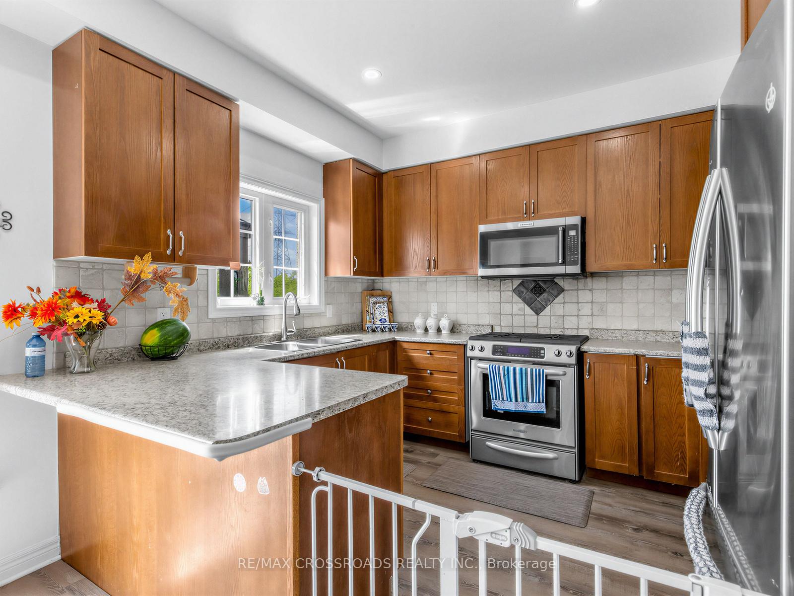 Photo 14 of 23 Worthview Drive S, Vaughan, West Woodbridge — HOMEH
