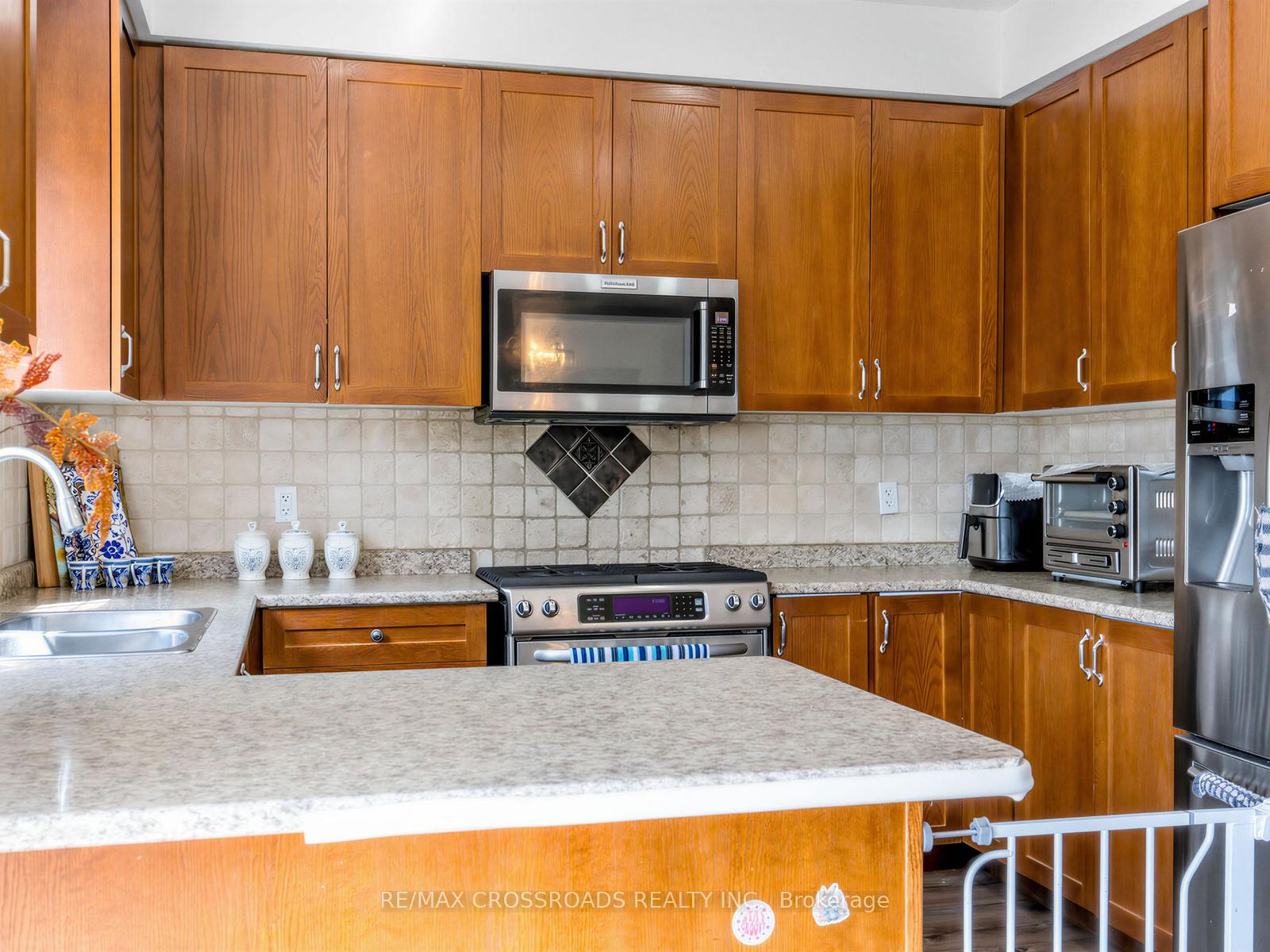 Photo 15 of 23 Worthview Drive S, Vaughan, West Woodbridge — HOMEH