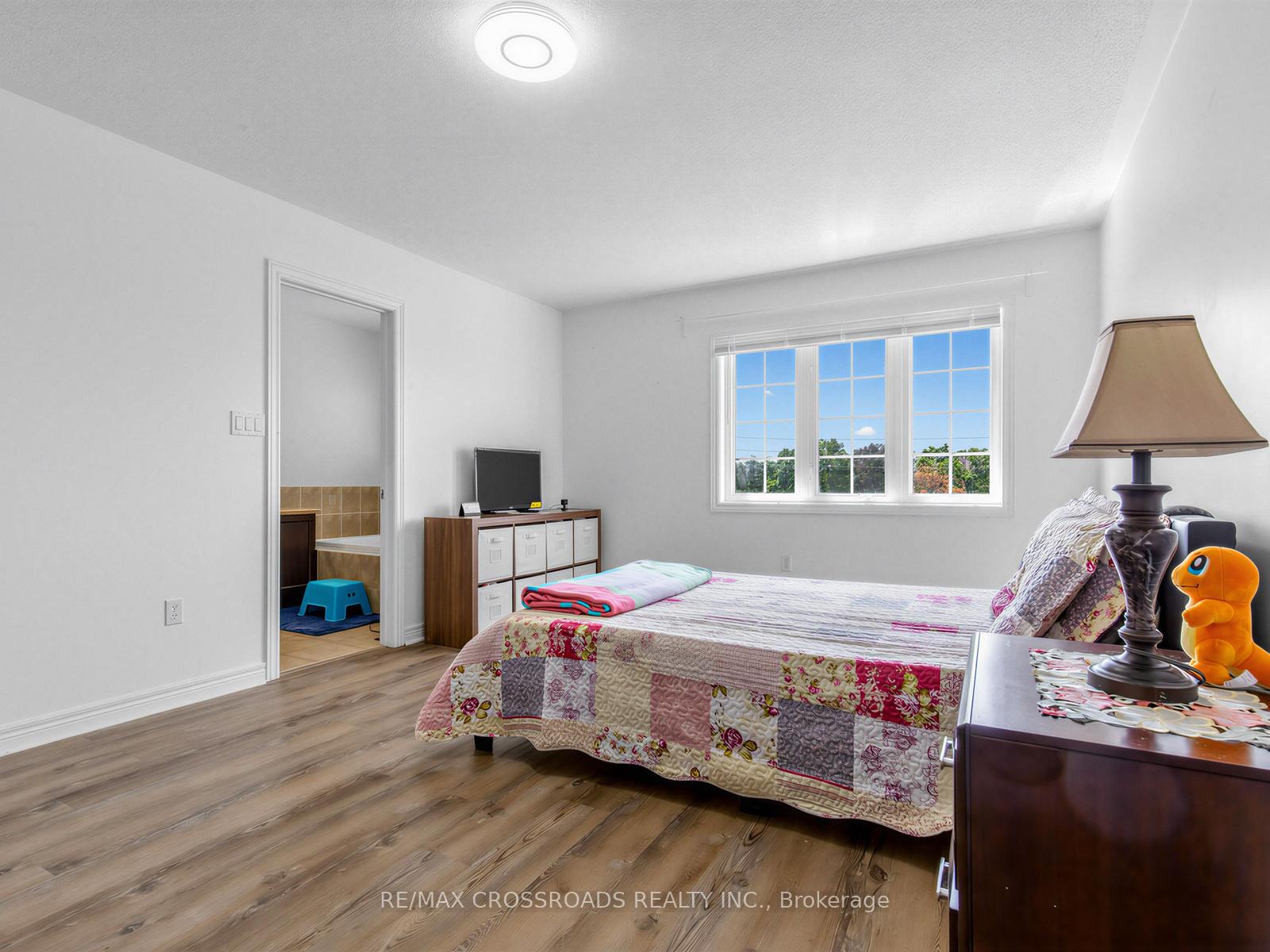 Photo 18 of 23 Worthview Drive S, Vaughan, West Woodbridge — HOMEH