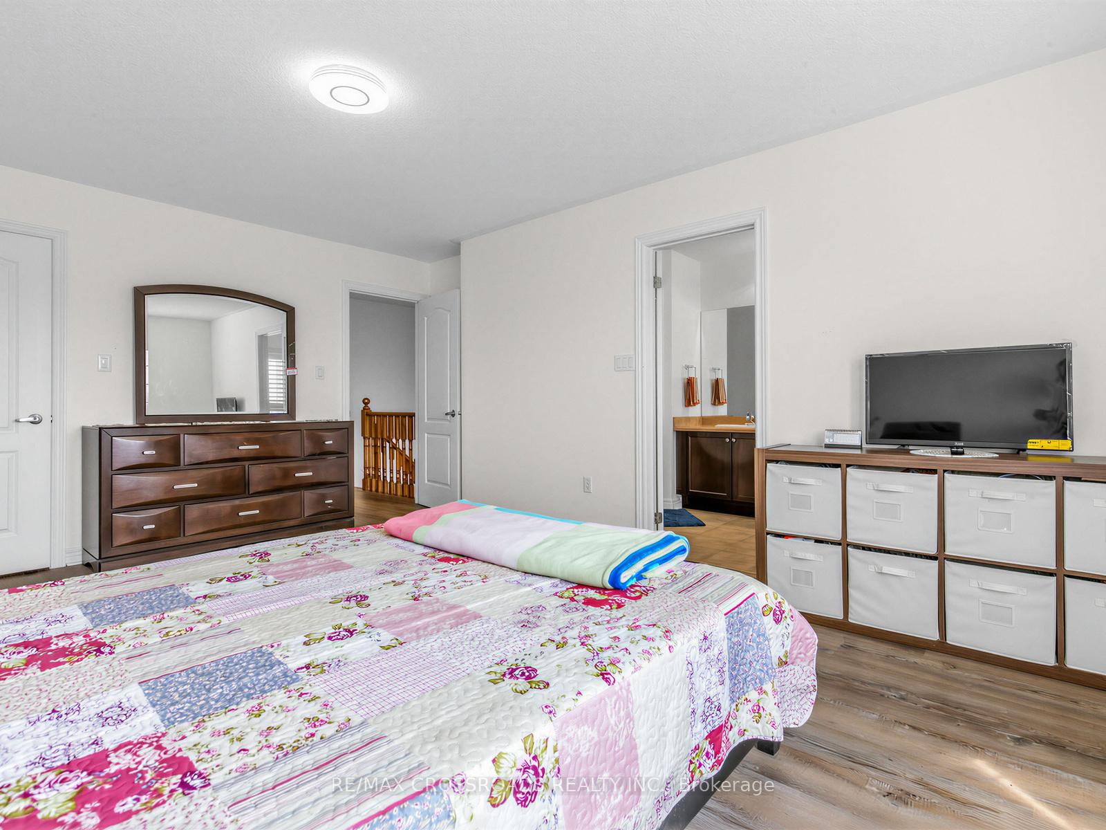 Photo 19 of 23 Worthview Drive S, Vaughan, West Woodbridge — HOMEH