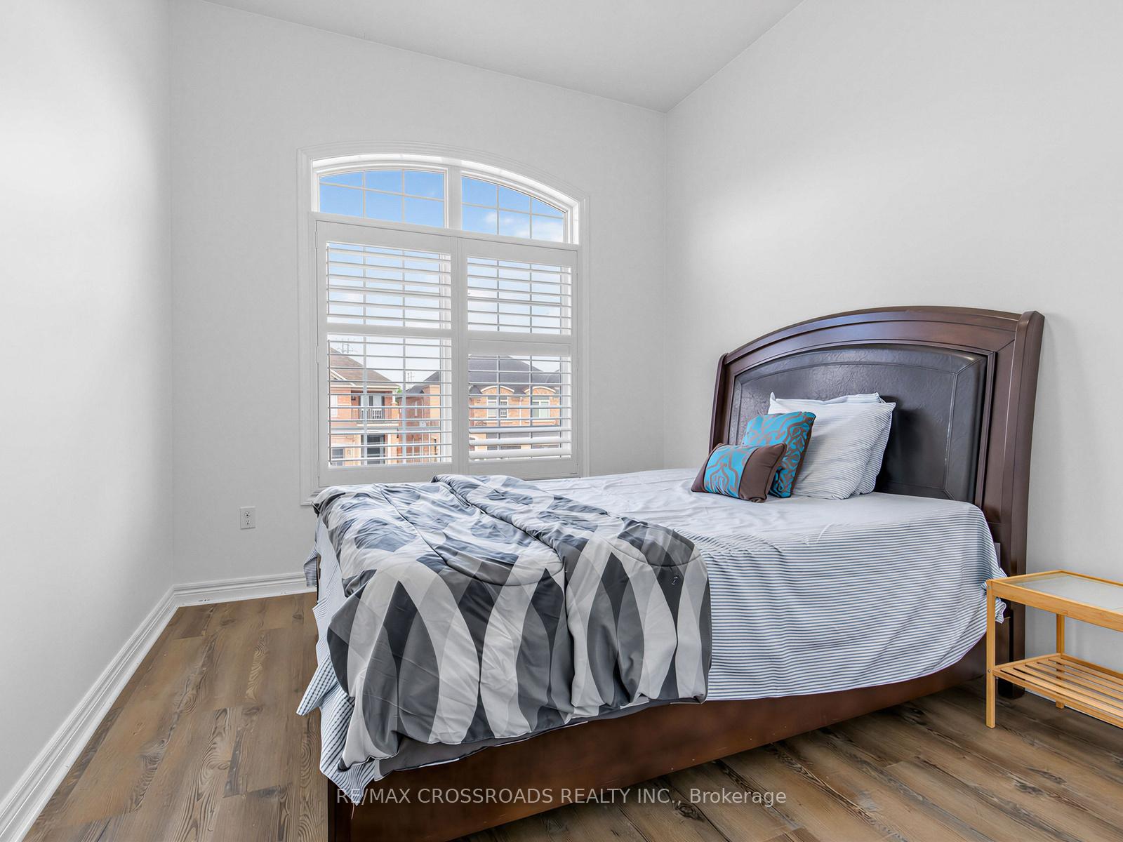 Photo 26 of 23 Worthview Drive S, Vaughan, West Woodbridge — HOMEH