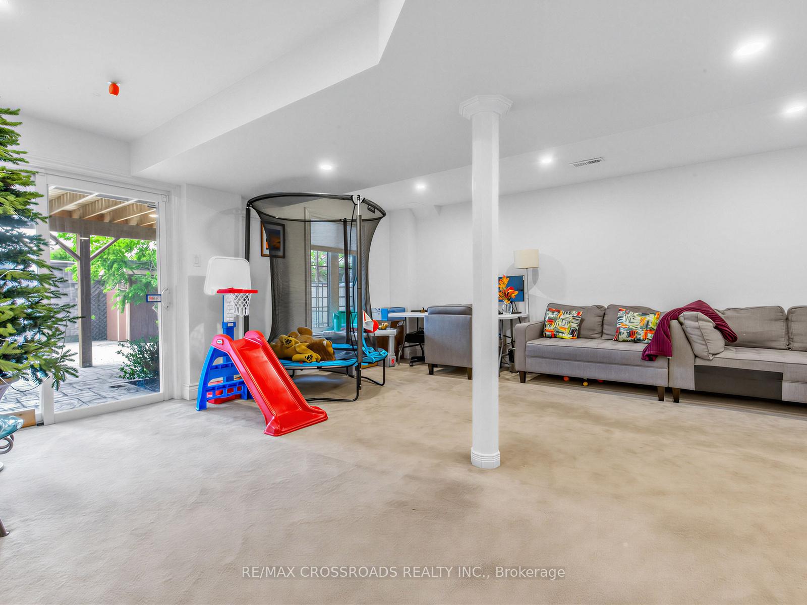 Photo 28 of 23 Worthview Drive S, Vaughan, West Woodbridge — HOMEH
