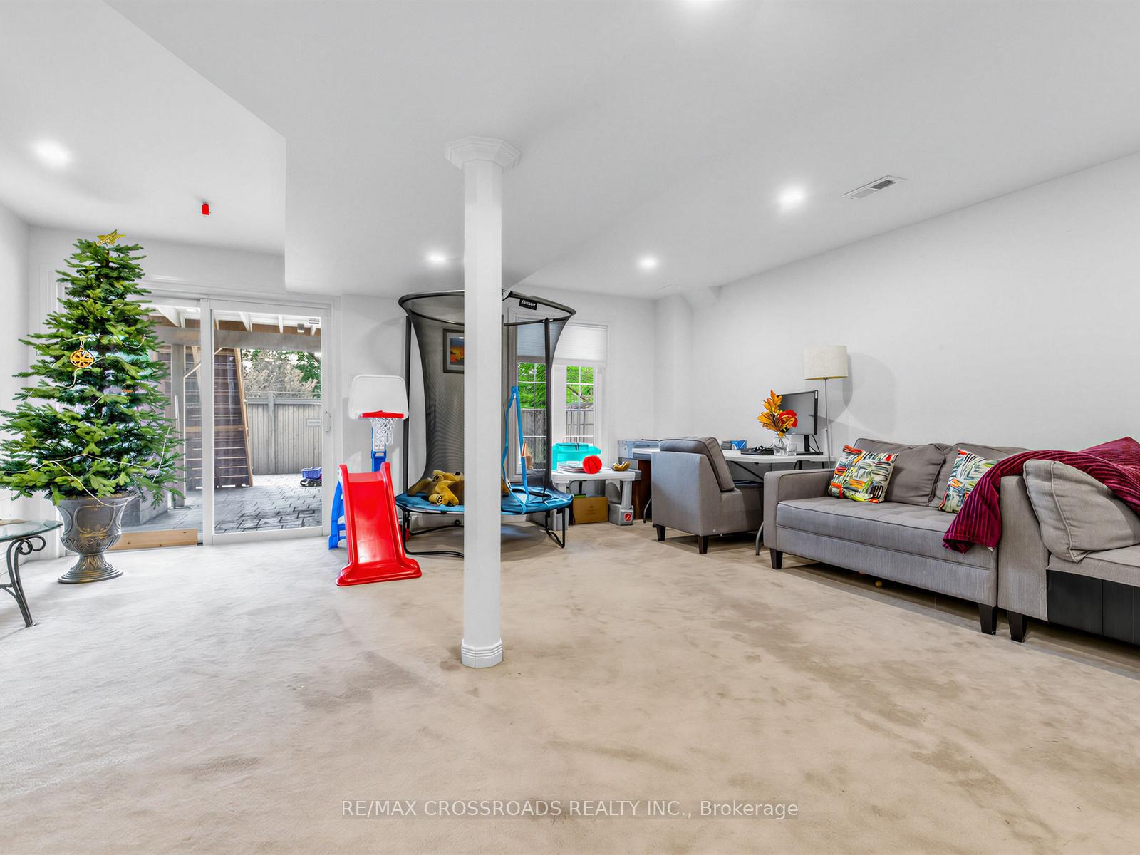 Photo 29 of 23 Worthview Drive S, Vaughan, West Woodbridge — HOMEH