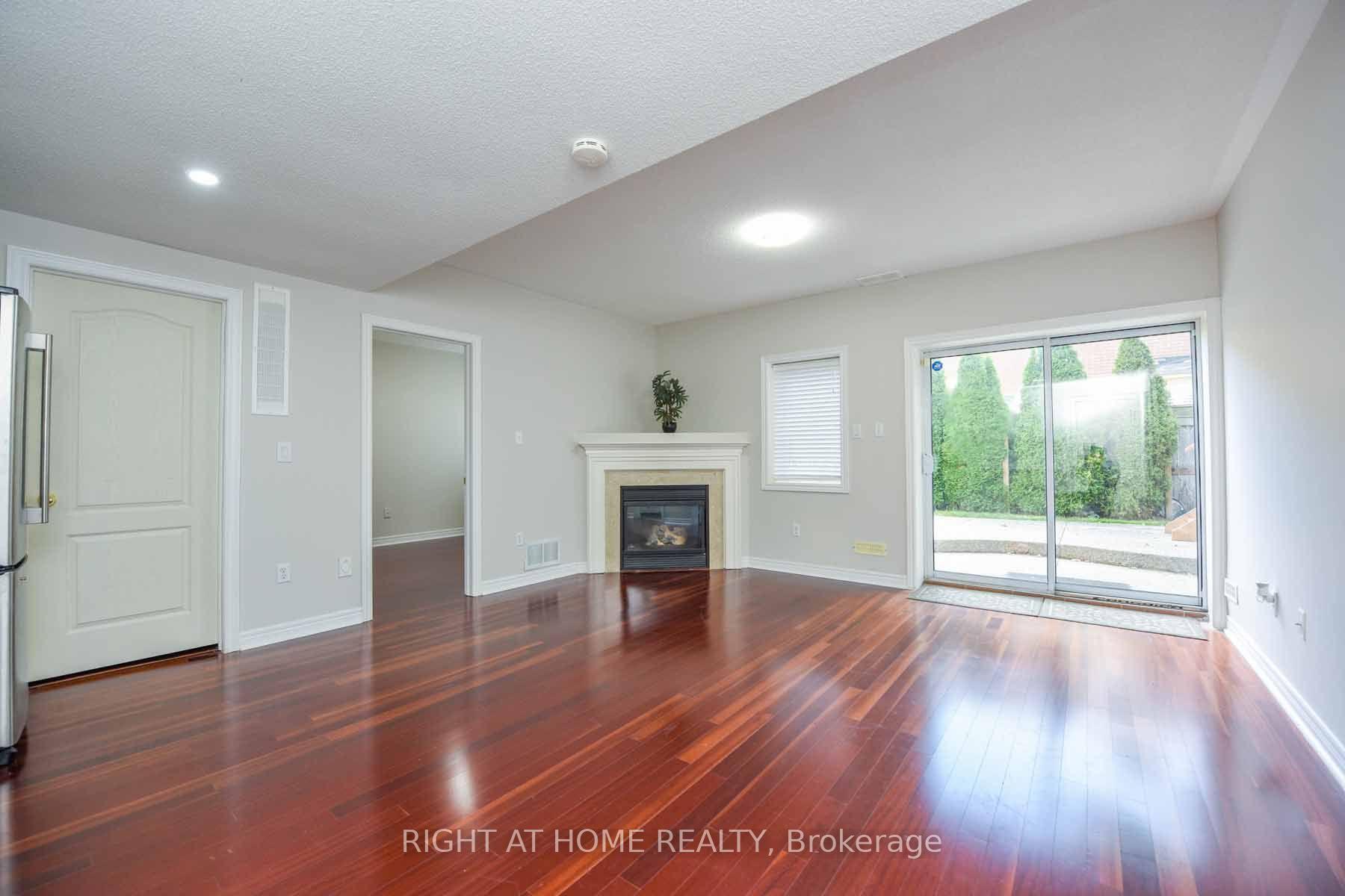 Photo 2 of Unit Lower, 2229 Glazebrook Circle, Oakville, Westmount — HOMEH