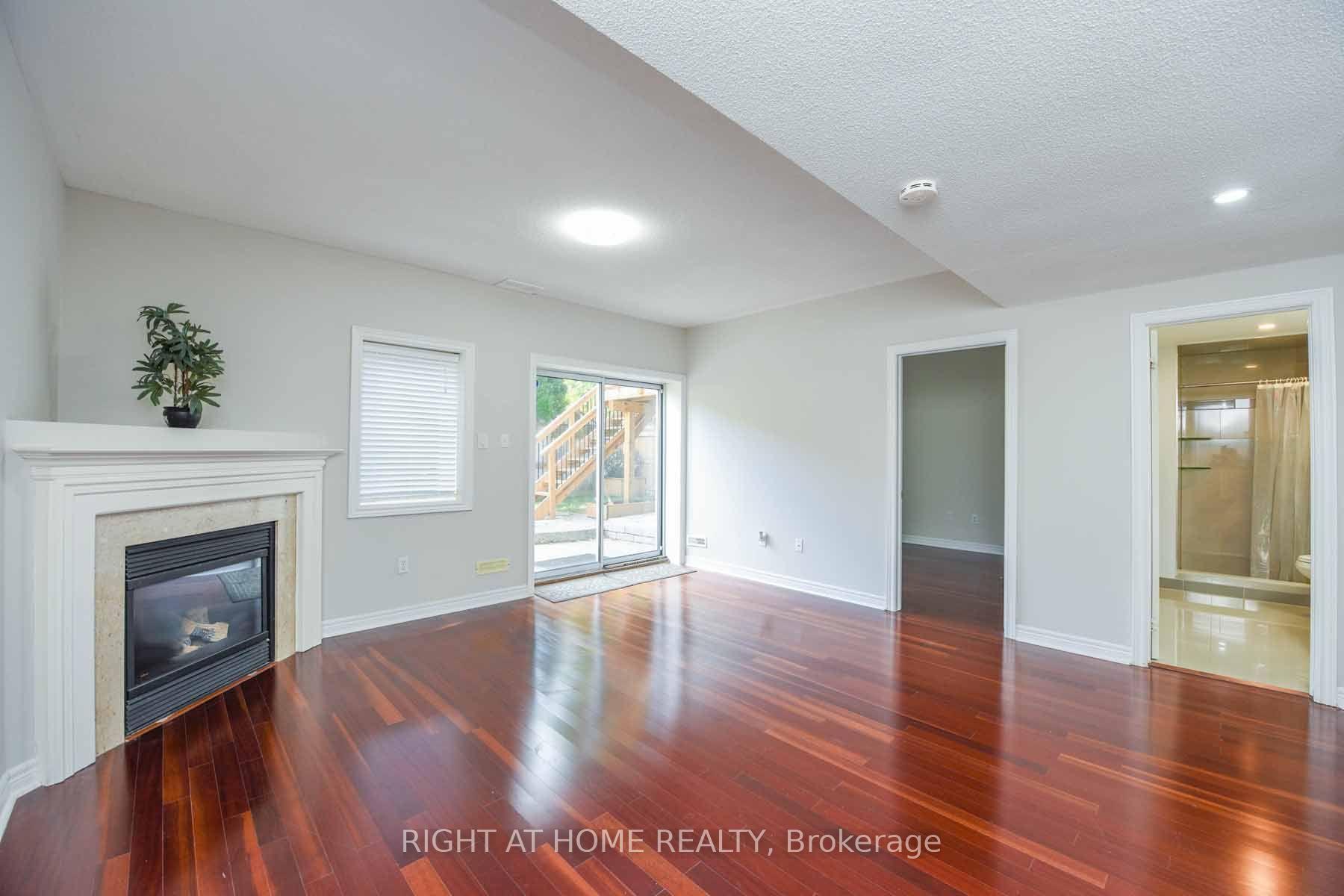 Photo 3 of Unit Lower, 2229 Glazebrook Circle, Oakville, Westmount — HOMEH