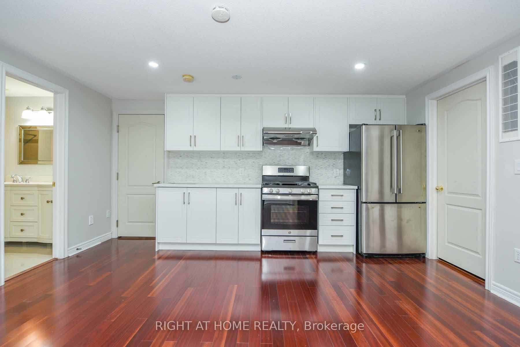 Photo 5 of Unit Lower, 2229 Glazebrook Circle, Oakville, Westmount — HOMEH