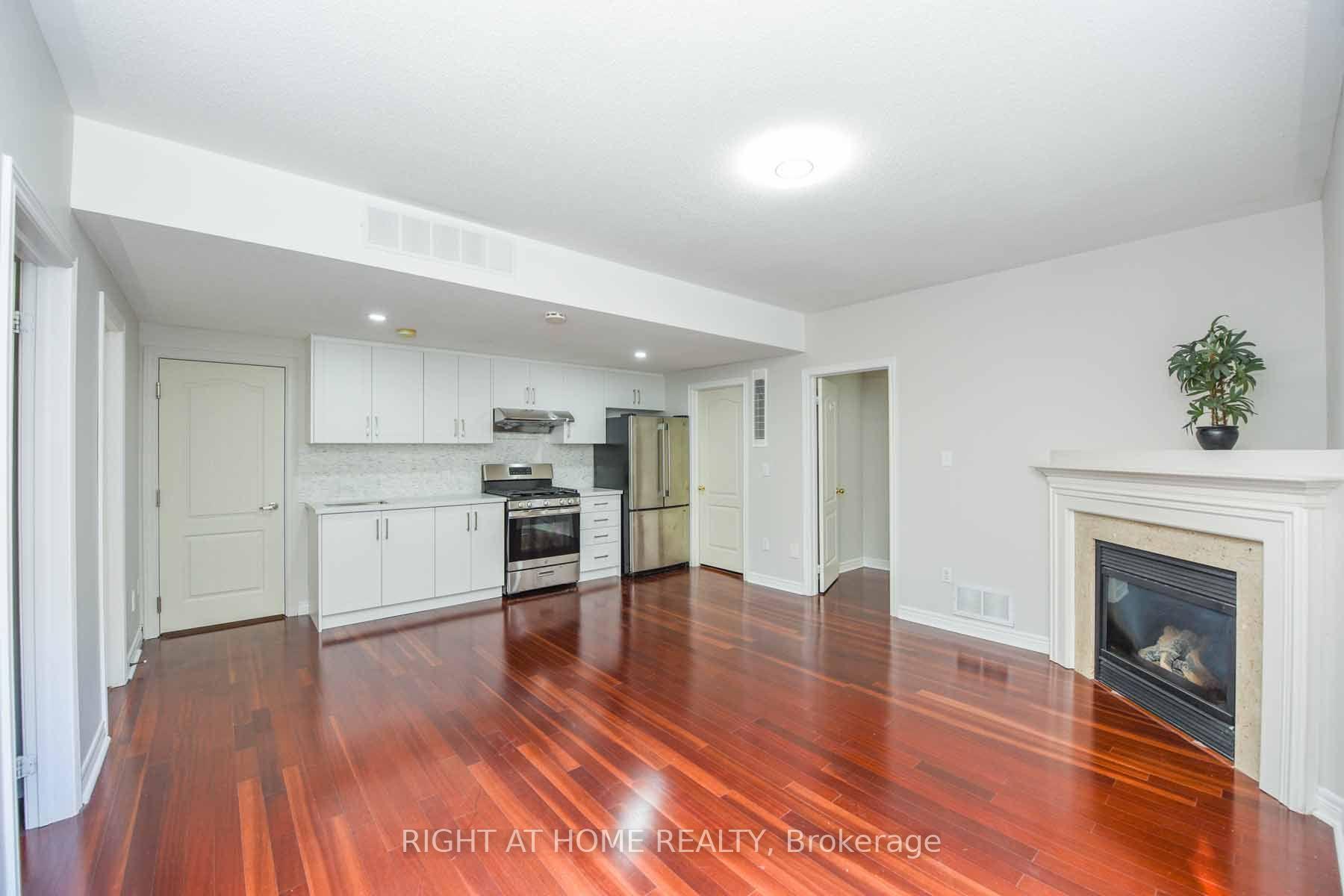 Photo 6 of Unit Lower, 2229 Glazebrook Circle, Oakville, Westmount — HOMEH