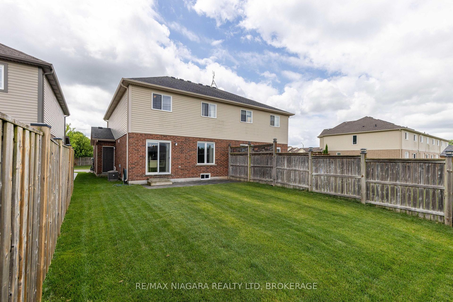 Photo 2 of 8625 Upper Canada Drive, Niagara Falls, Forestview — HOMEH