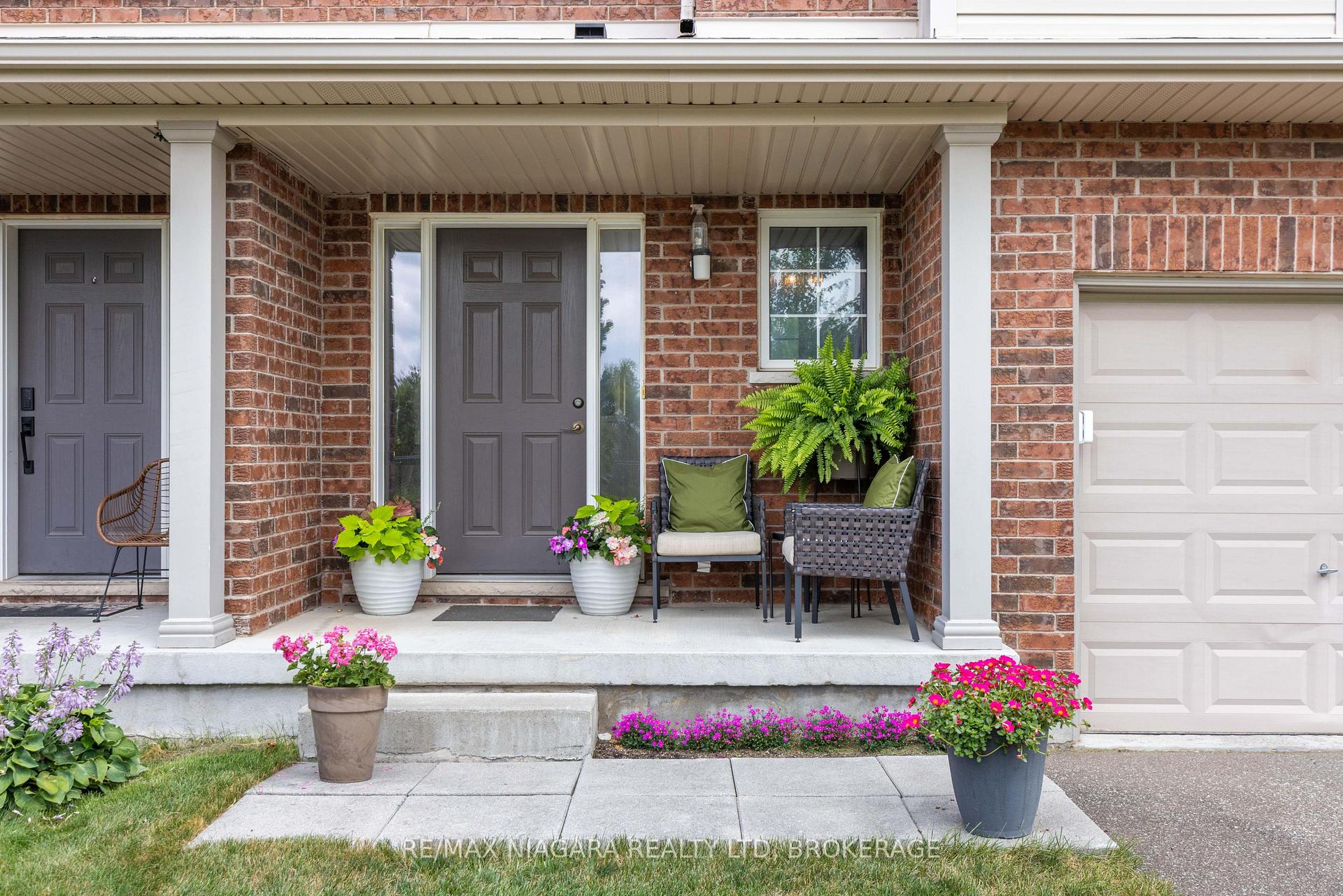 Photo 3 of 8625 Upper Canada Drive, Niagara Falls, Forestview — HOMEH