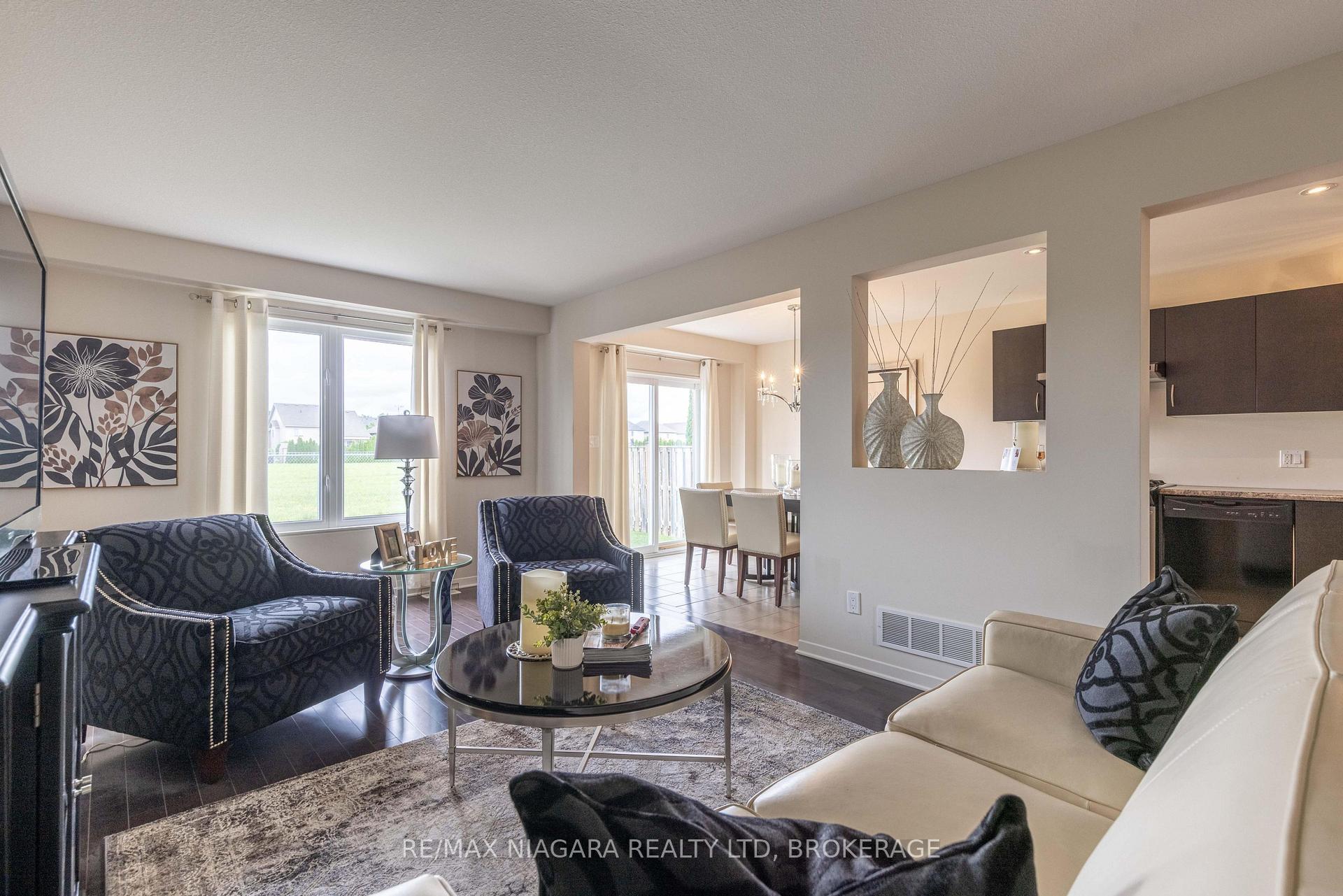 Photo 4 of 8625 Upper Canada Drive, Niagara Falls, Forestview — HOMEH
