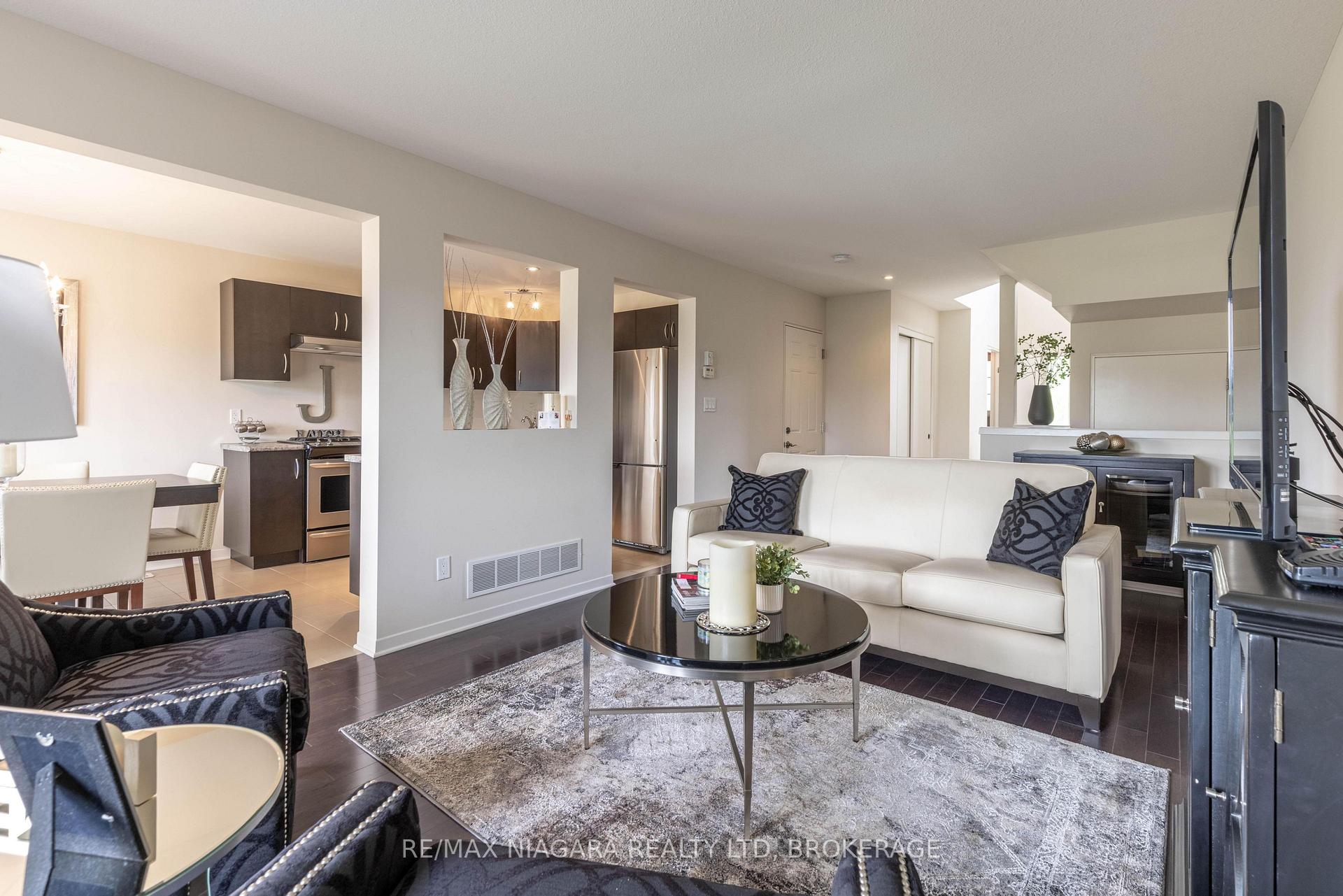 Photo 6 of 8625 Upper Canada Drive, Niagara Falls, Forestview — HOMEH