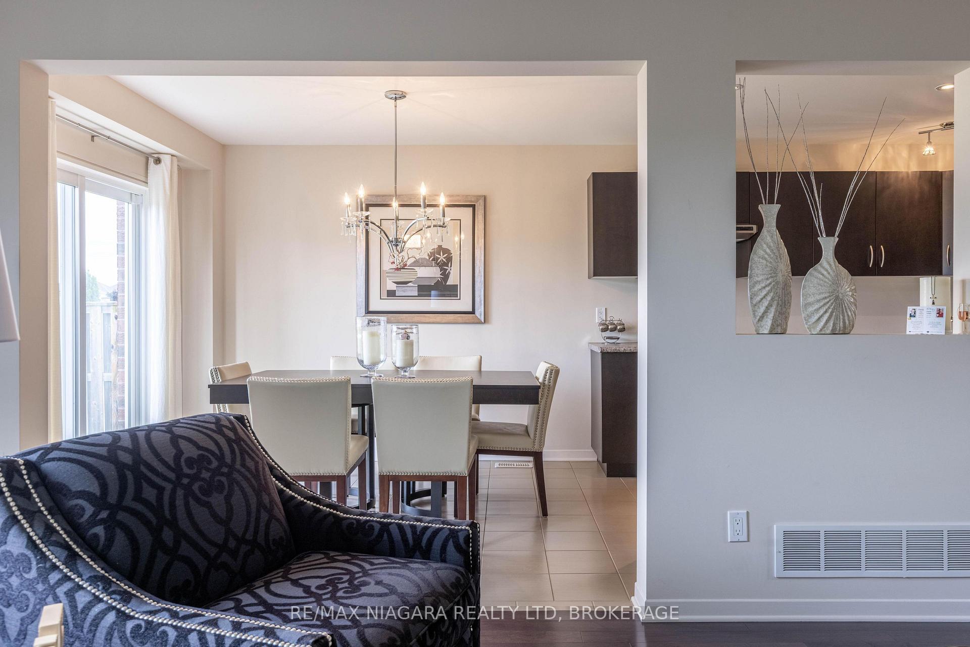 Photo 7 of 8625 Upper Canada Drive, Niagara Falls, Forestview — HOMEH