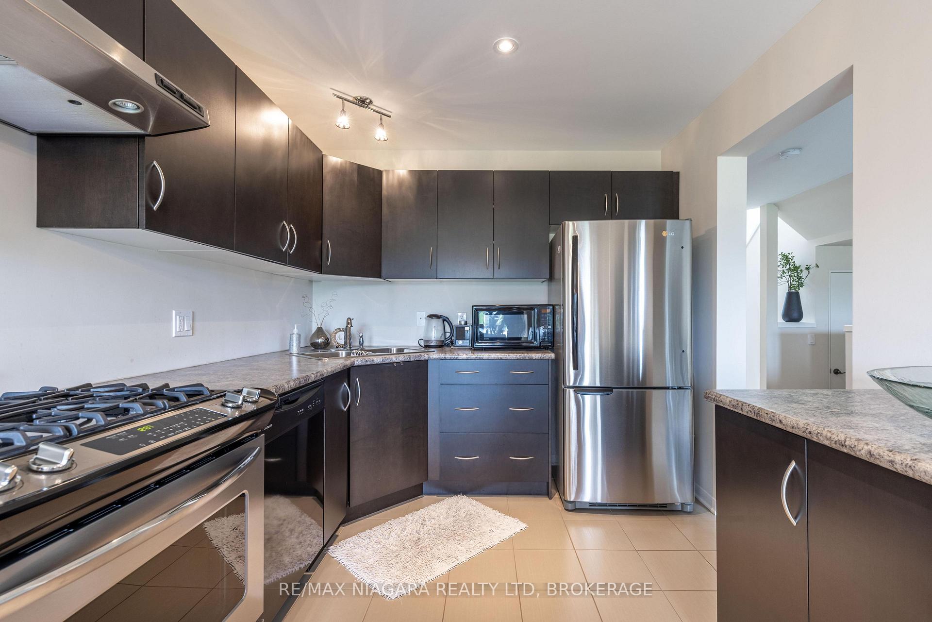 Photo 9 of 8625 Upper Canada Drive, Niagara Falls, Forestview — HOMEH