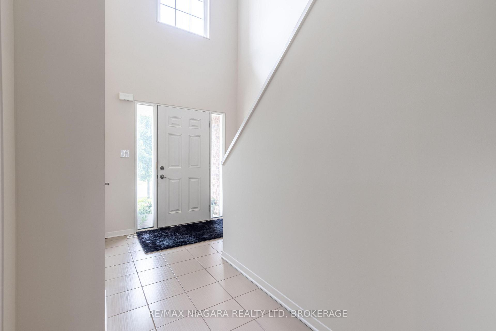 Photo 13 of 8625 Upper Canada Drive, Niagara Falls, Forestview — HOMEH