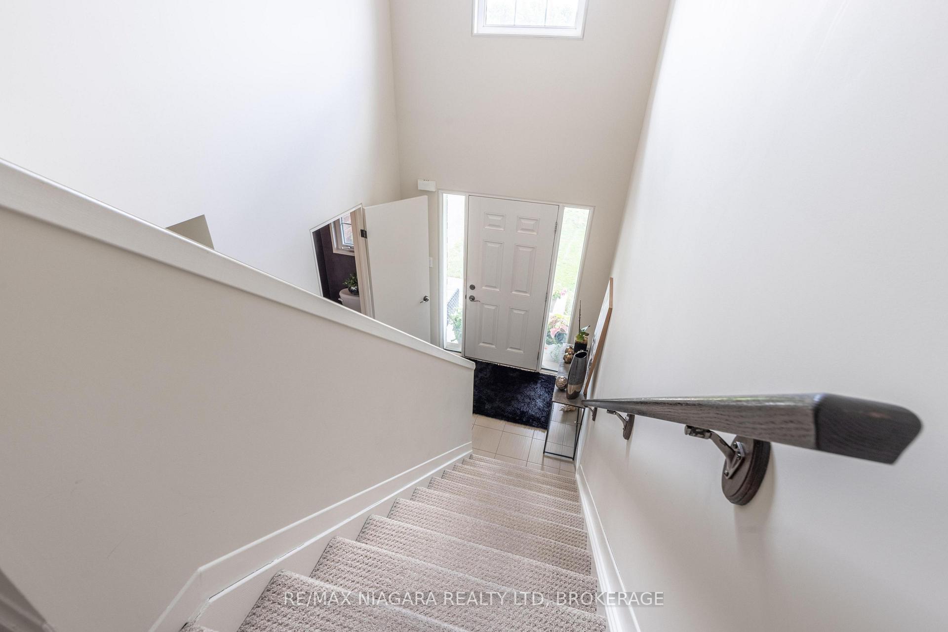 Photo 15 of 8625 Upper Canada Drive, Niagara Falls, Forestview — HOMEH