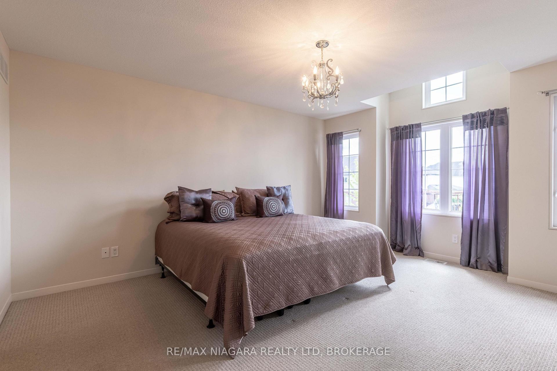 Photo 17 of 8625 Upper Canada Drive, Niagara Falls, Forestview — HOMEH