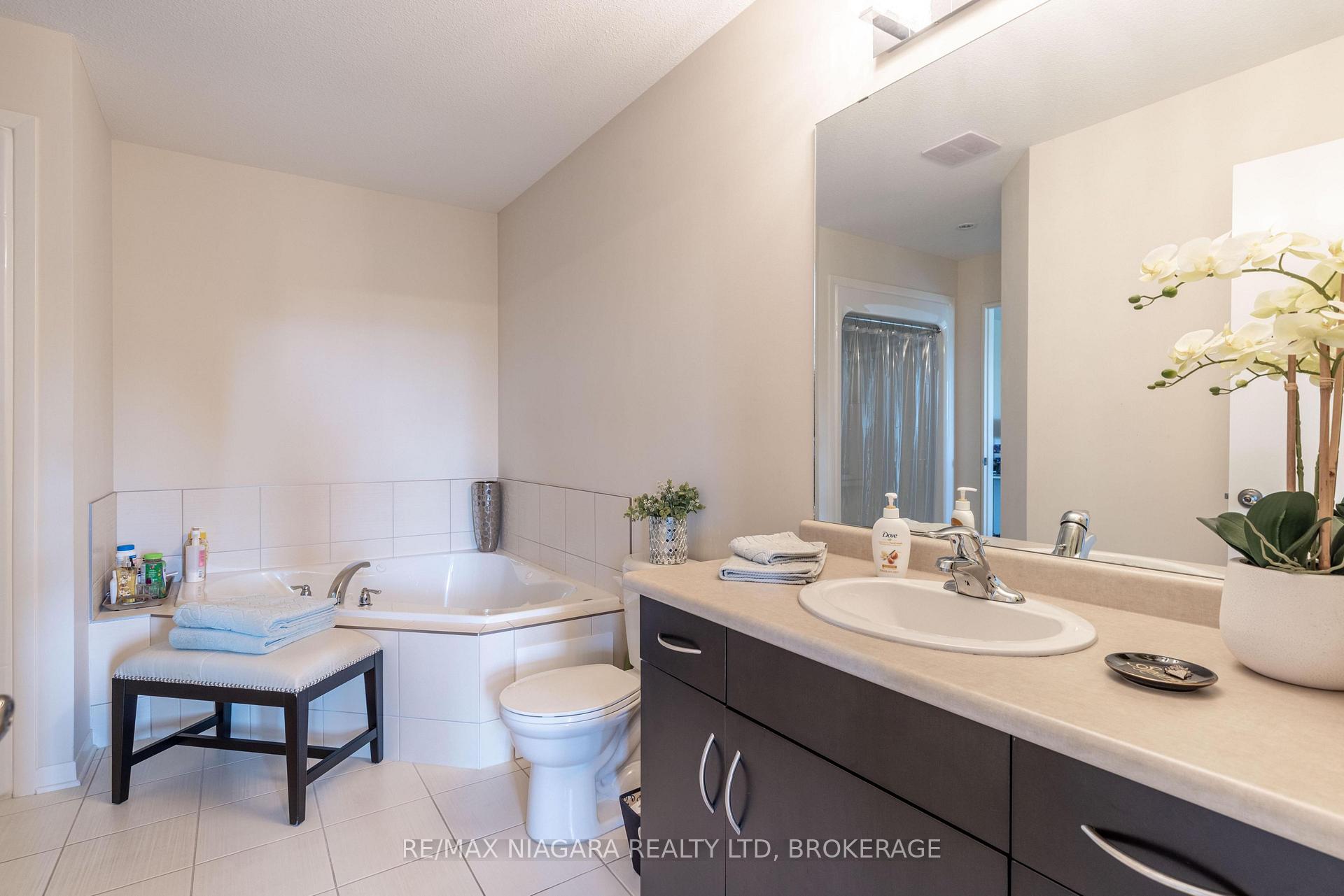 Photo 18 of 8625 Upper Canada Drive, Niagara Falls, Forestview — HOMEH