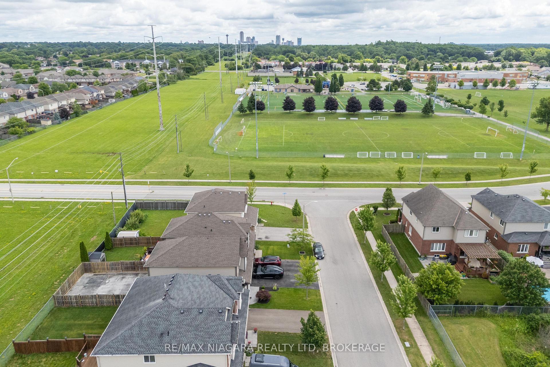 Photo 25 of 8625 Upper Canada Drive, Niagara Falls, Forestview — HOMEH