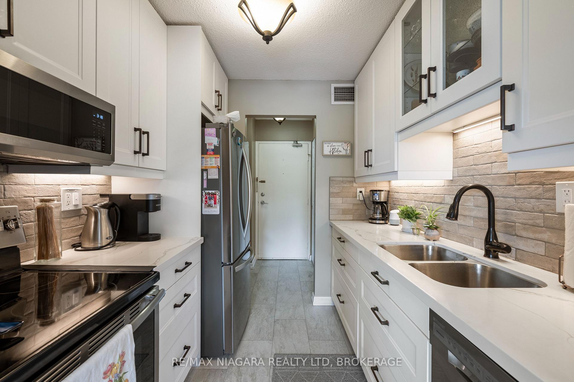 Photo 2 of Unit 407, 365 Geneva Street, St. Catharines, Fairview — HOMEH