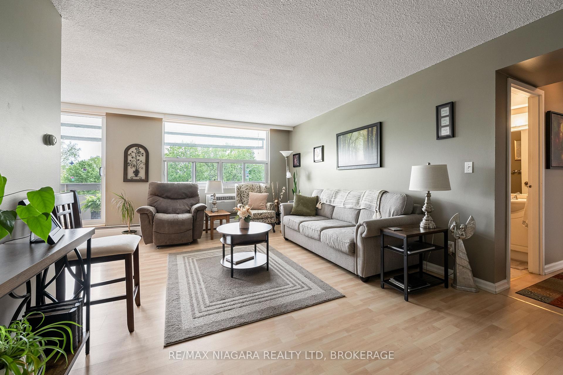 Photo 6 of Unit 407, 365 Geneva Street, St. Catharines, Fairview — HOMEH