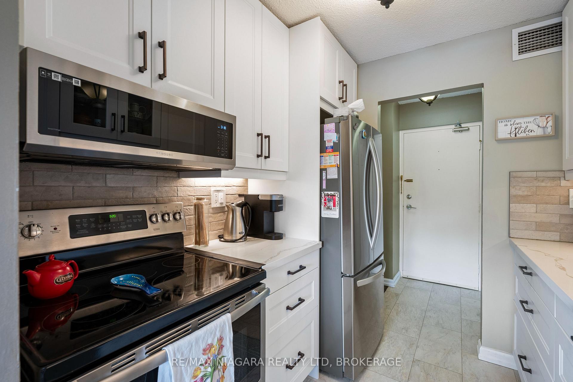 Photo 7 of Unit 407, 365 Geneva Street, St. Catharines, Fairview — HOMEH