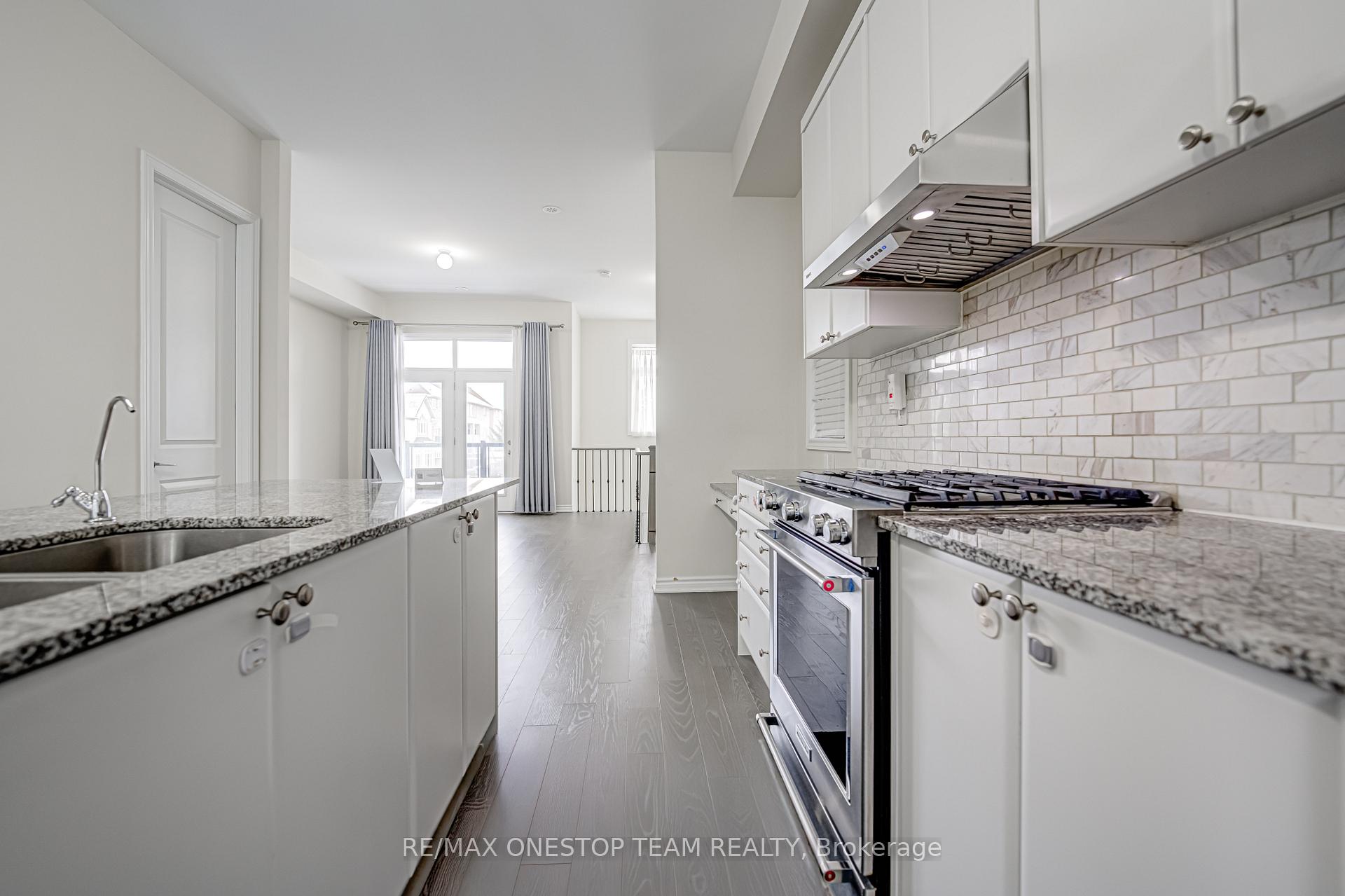 Photo 12 of 203 Lebovic Campus Drive, Vaughan, Patterson — HOMEH