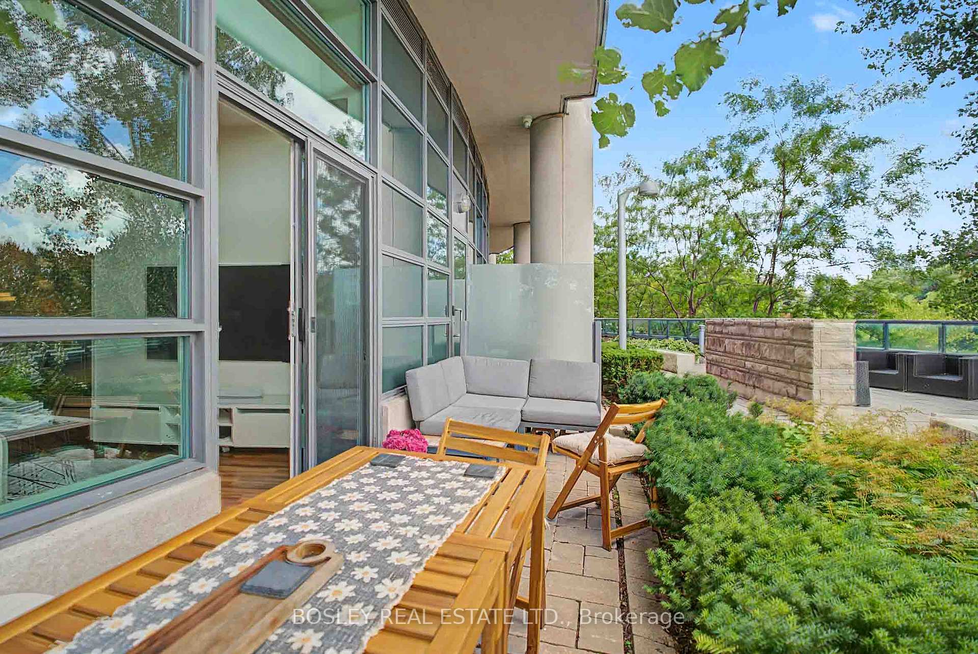 Photo 2 of Unit 125, 35 Brian Peck Crescent, Toronto, Leaside — HOMEH