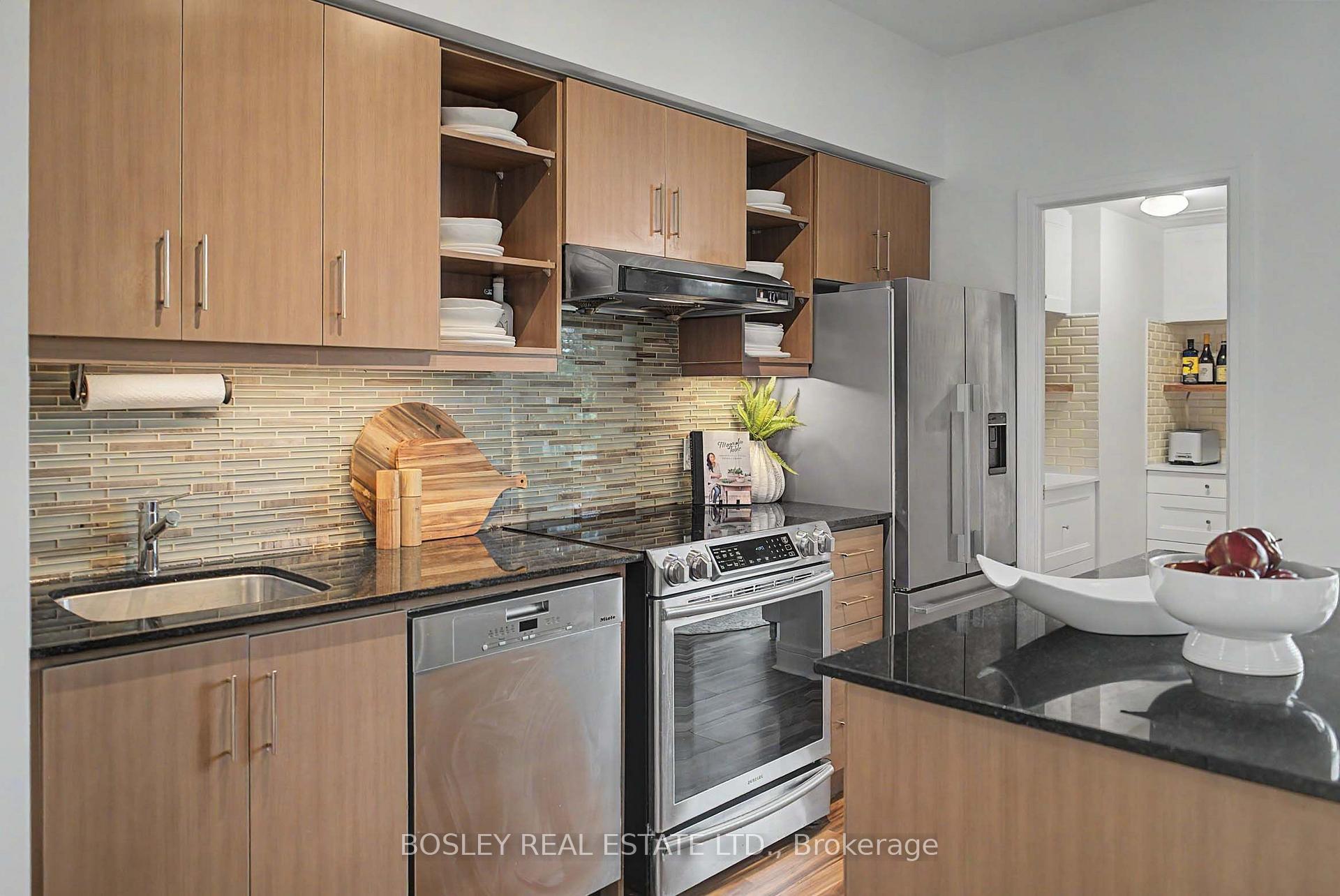 Photo 8 of Unit 125, 35 Brian Peck Crescent, Toronto, Leaside — HOMEH