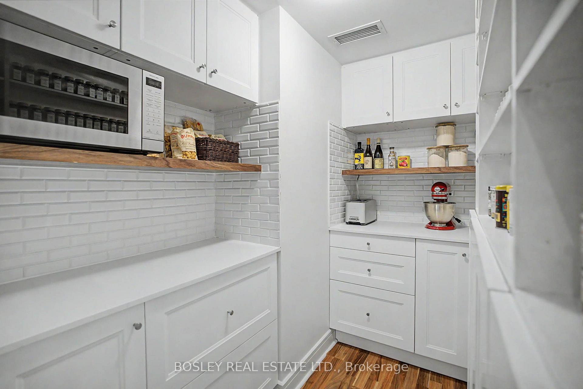Photo 10 of Unit 125, 35 Brian Peck Crescent, Toronto, Leaside — HOMEH
