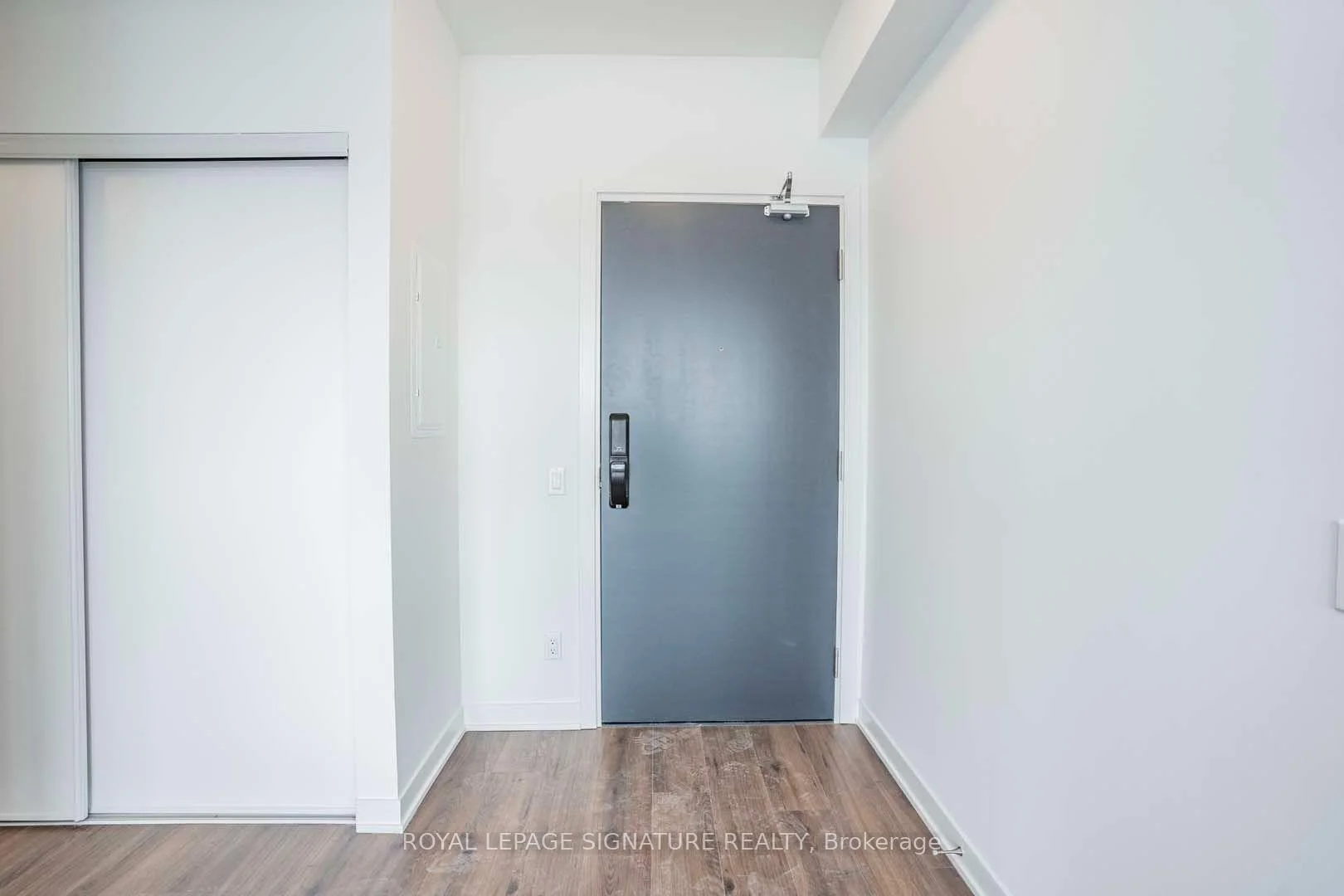 Photo 6 of Unit 708, 405 Dundas Street W, Oakville, Glenorchy — HOMEH