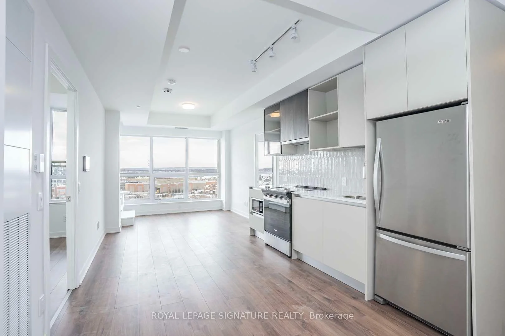 Photo 7 of Unit 708, 405 Dundas Street W, Oakville, Glenorchy — HOMEH
