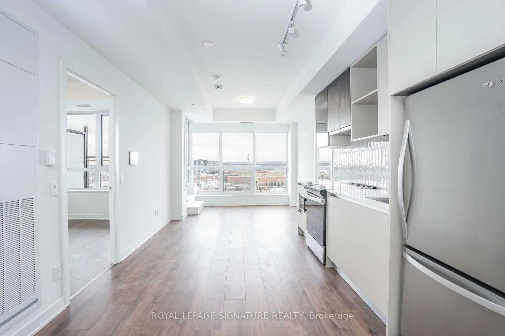 Photo 8 of Unit 708, 405 Dundas Street W, Oakville, Glenorchy — HOMEH