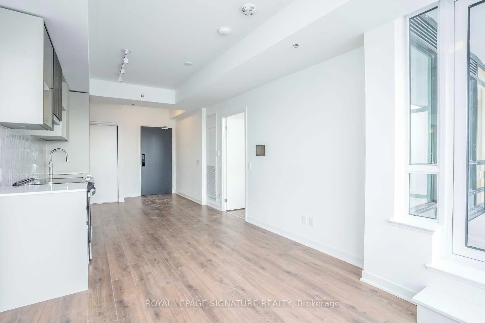 Photo 11 of Unit 708, 405 Dundas Street W, Oakville, Glenorchy — HOMEH