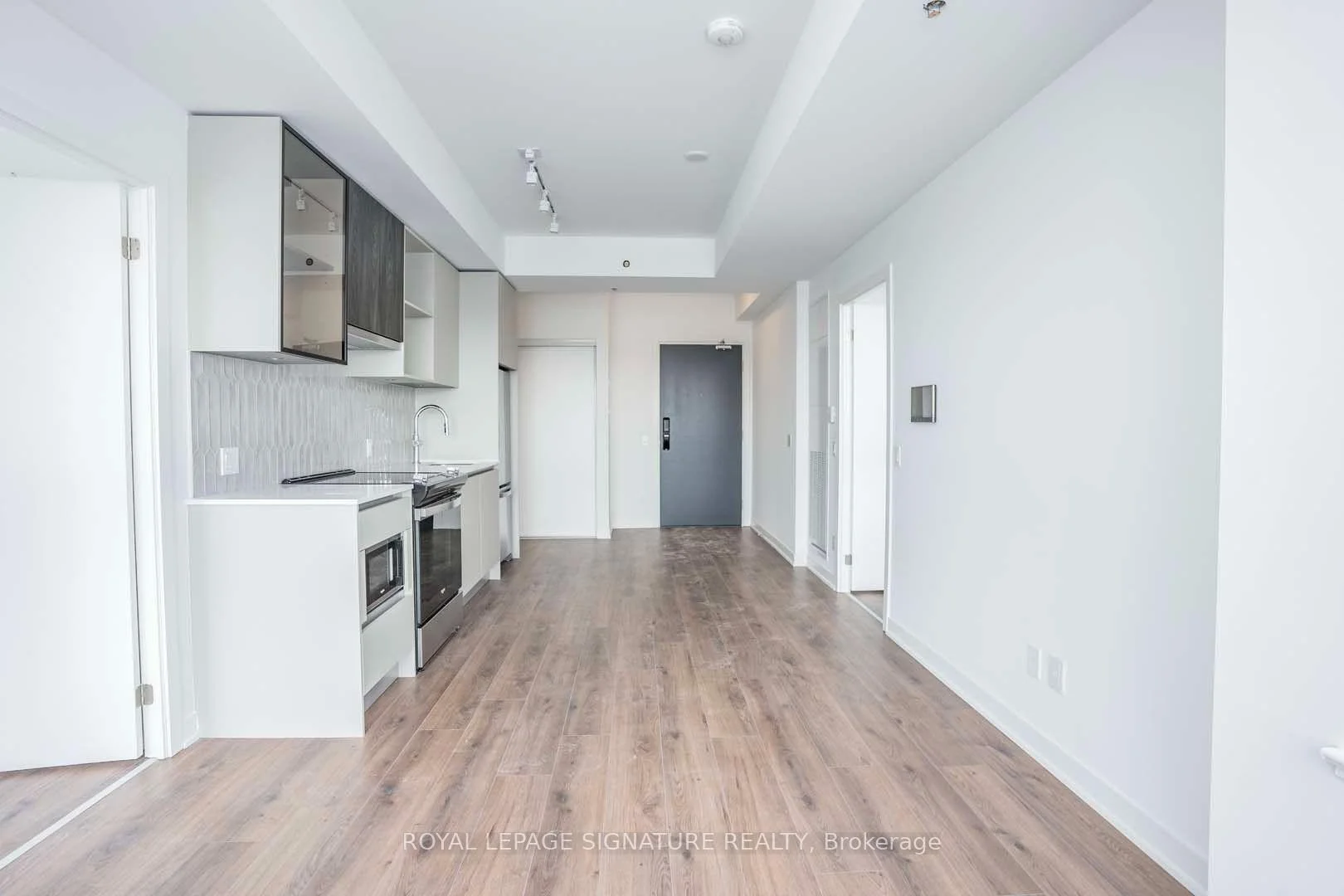 Photo 12 of Unit 708, 405 Dundas Street W, Oakville, Glenorchy — HOMEH