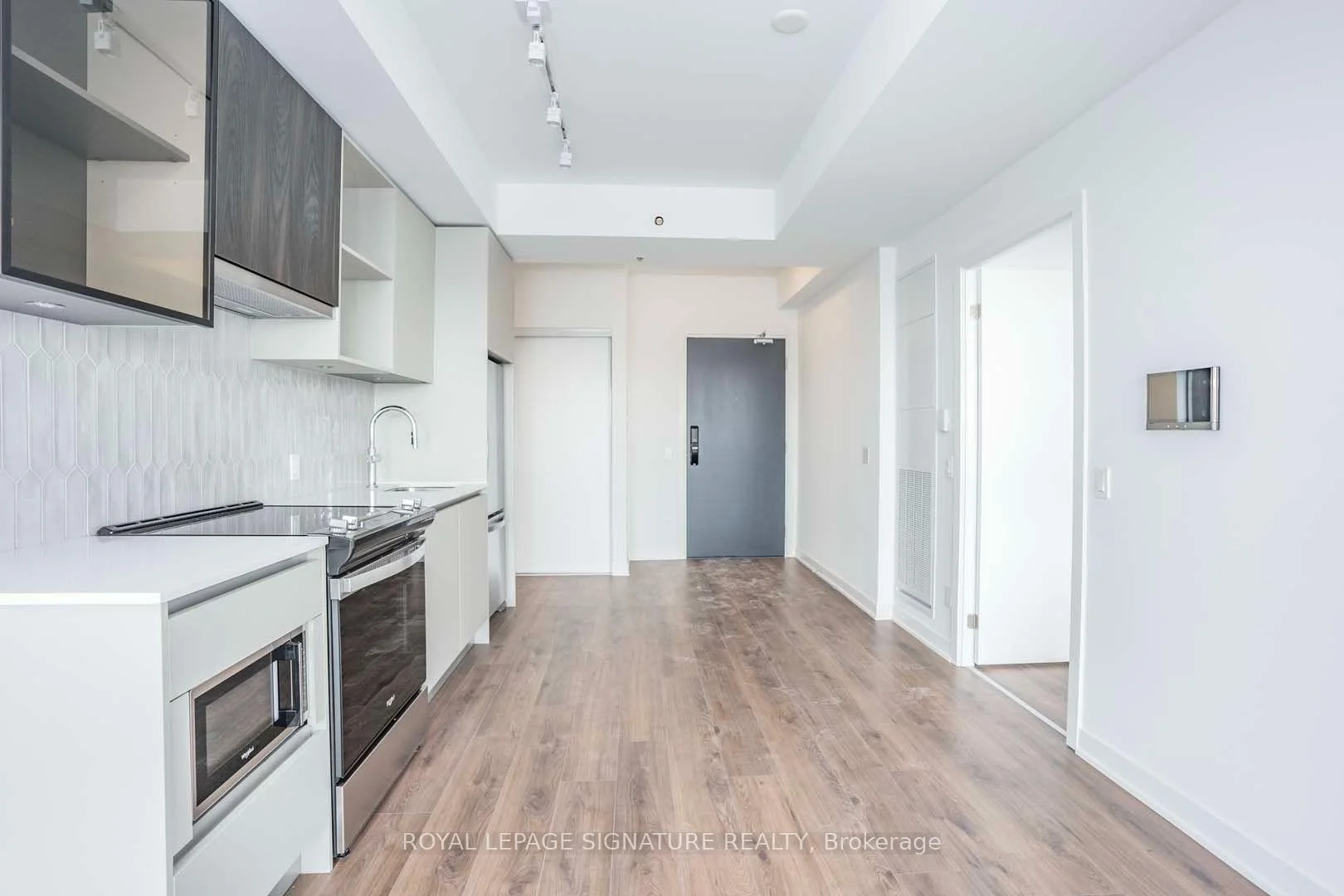 Photo 13 of Unit 708, 405 Dundas Street W, Oakville, Glenorchy — HOMEH