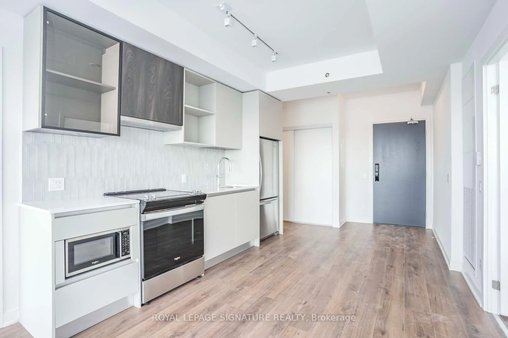 Photo 14 of Unit 708, 405 Dundas Street W, Oakville, Glenorchy — HOMEH
