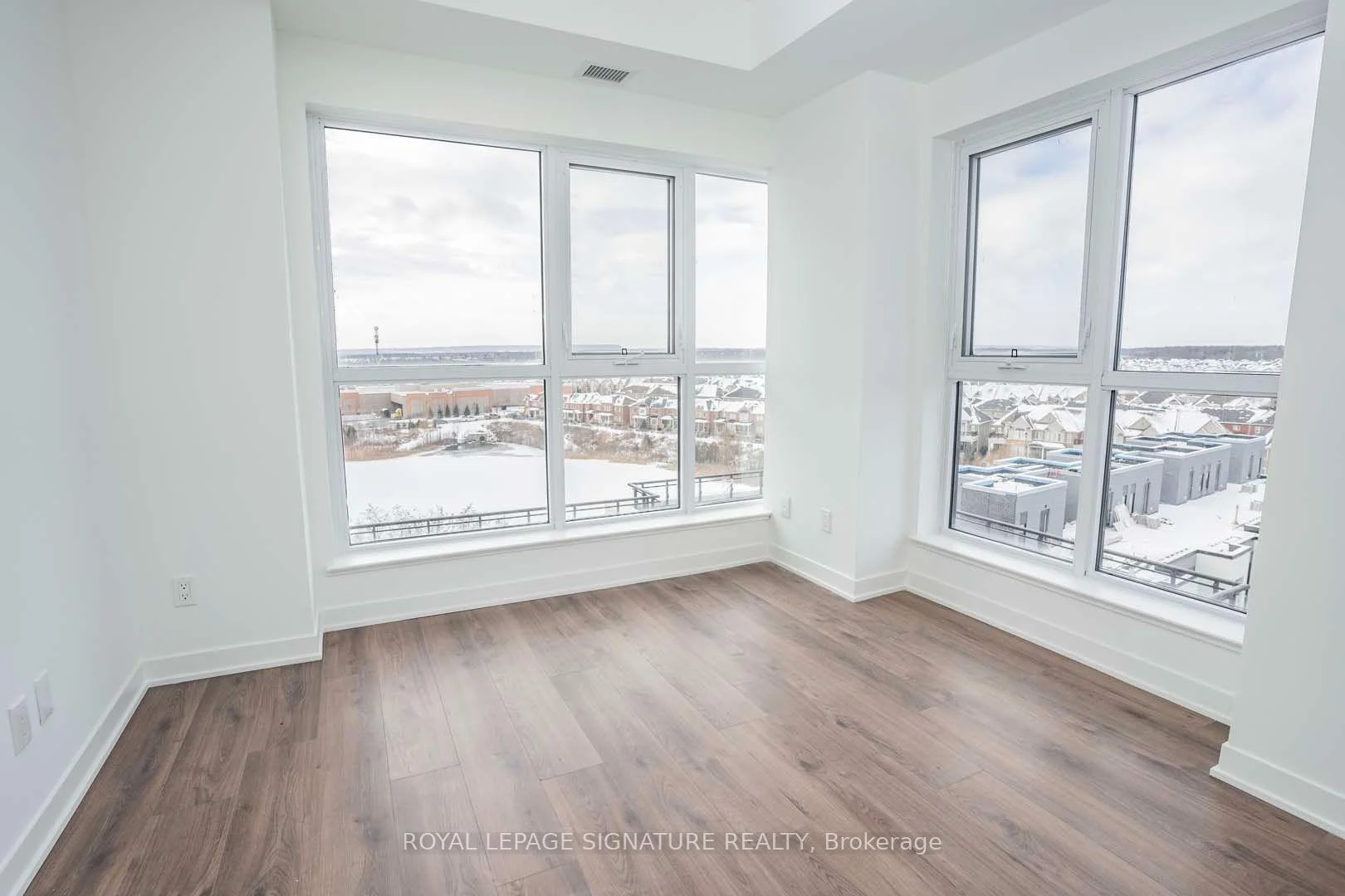 Photo 17 of Unit 708, 405 Dundas Street W, Oakville, Glenorchy — HOMEH