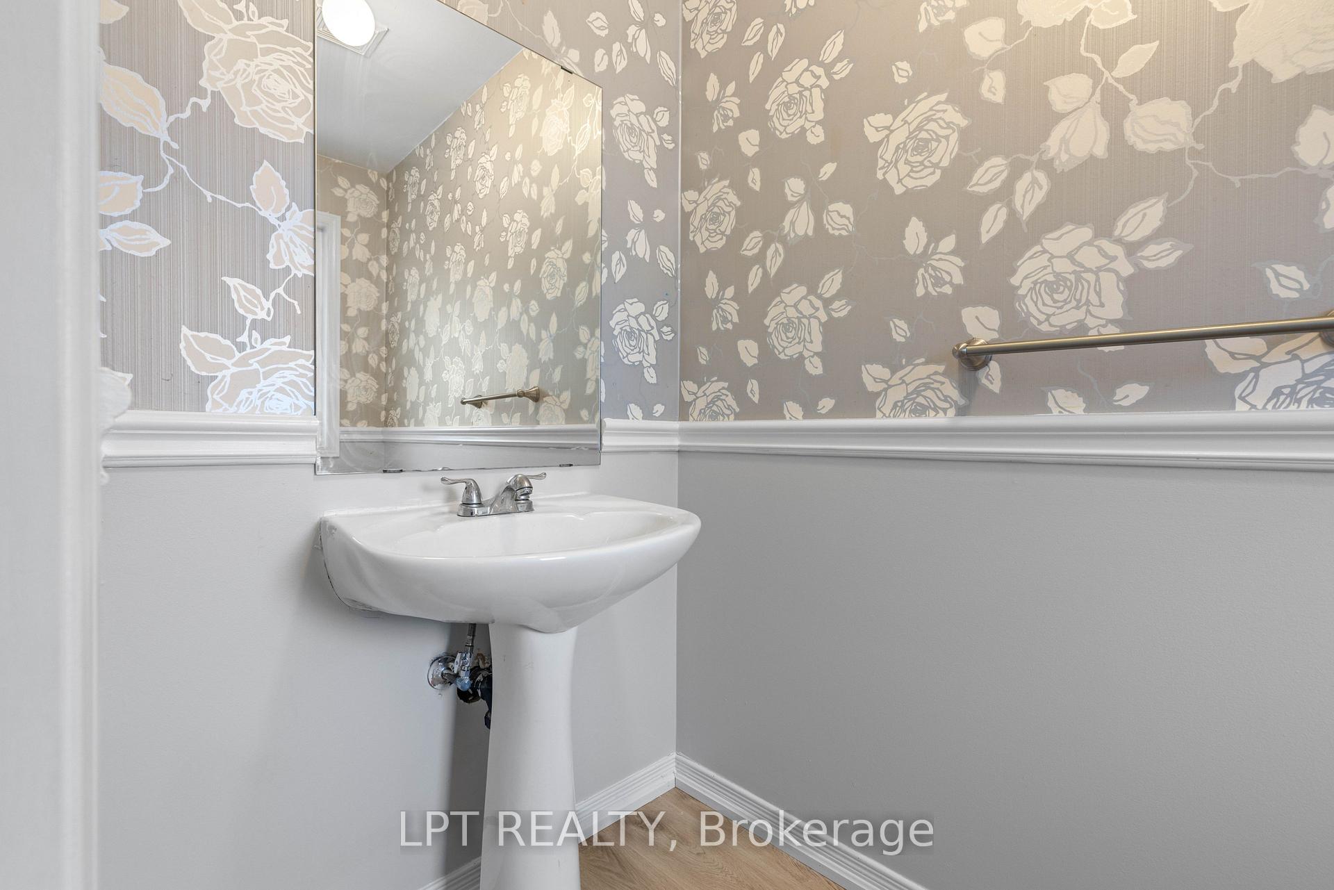 Photo 8 of 31 Laurendale Avenue, Georgina, Keswick South — HOMEH