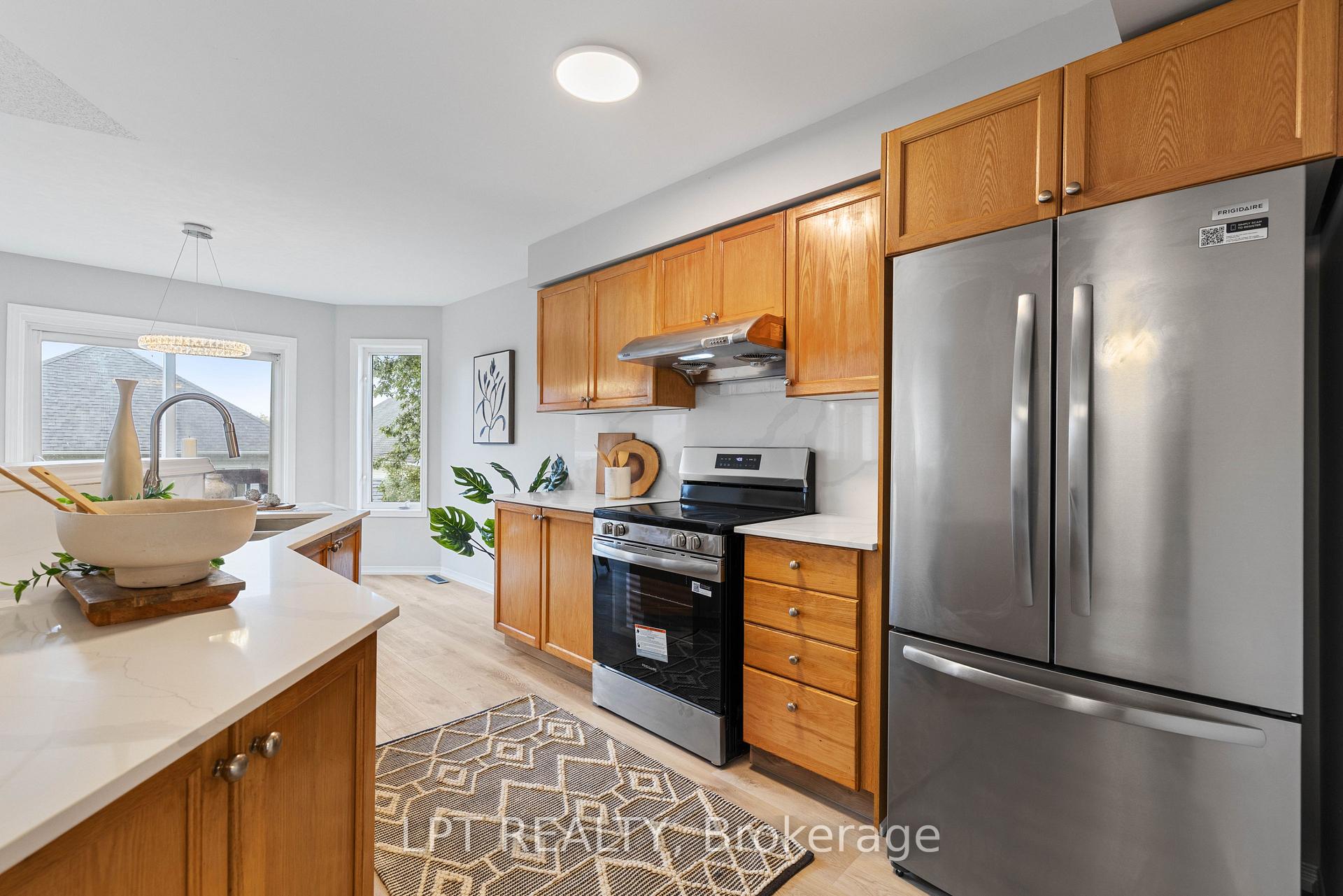 Photo 13 of 31 Laurendale Avenue, Georgina, Keswick South — HOMEH